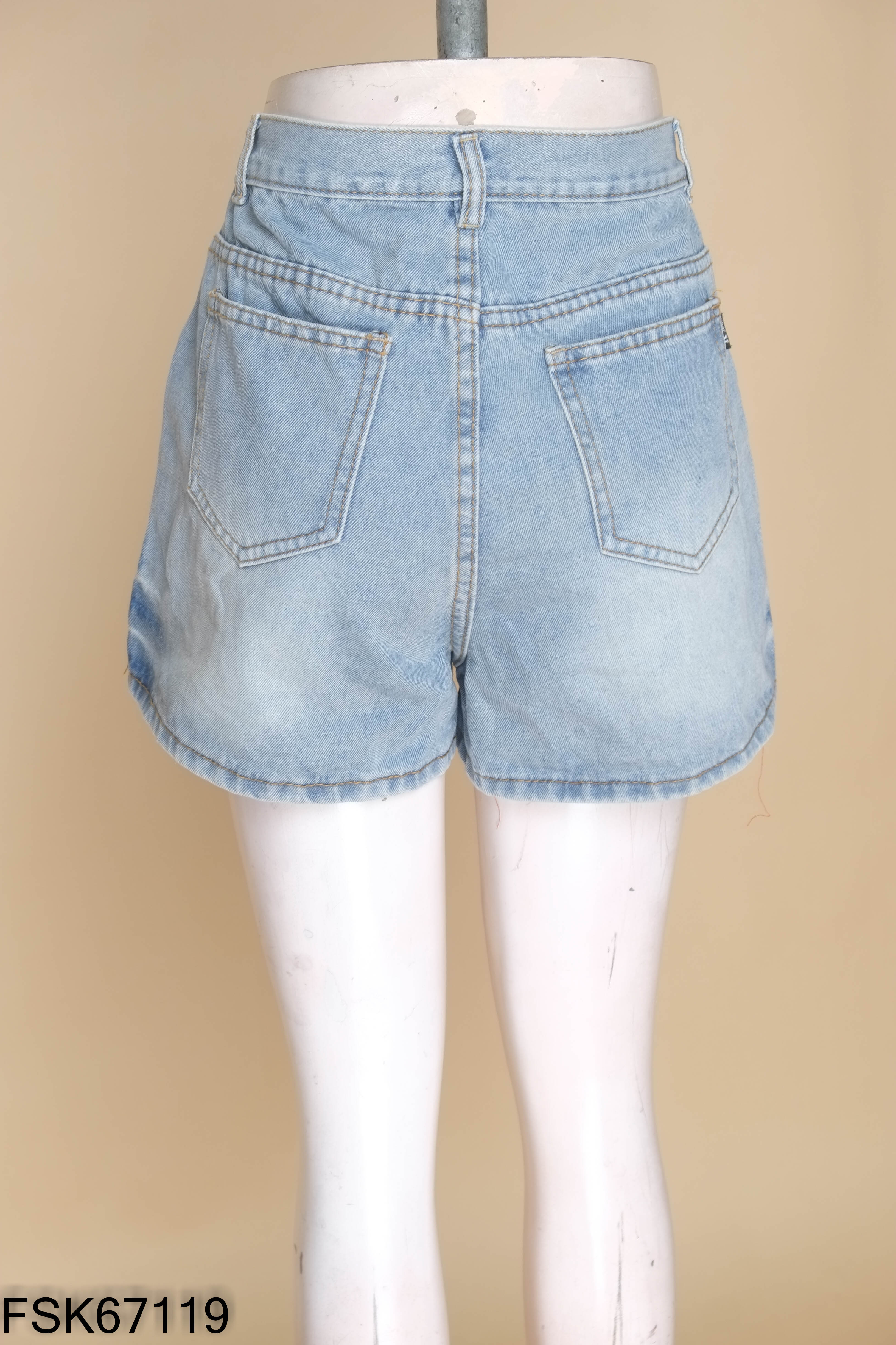 Quần shorts xanh túi trước