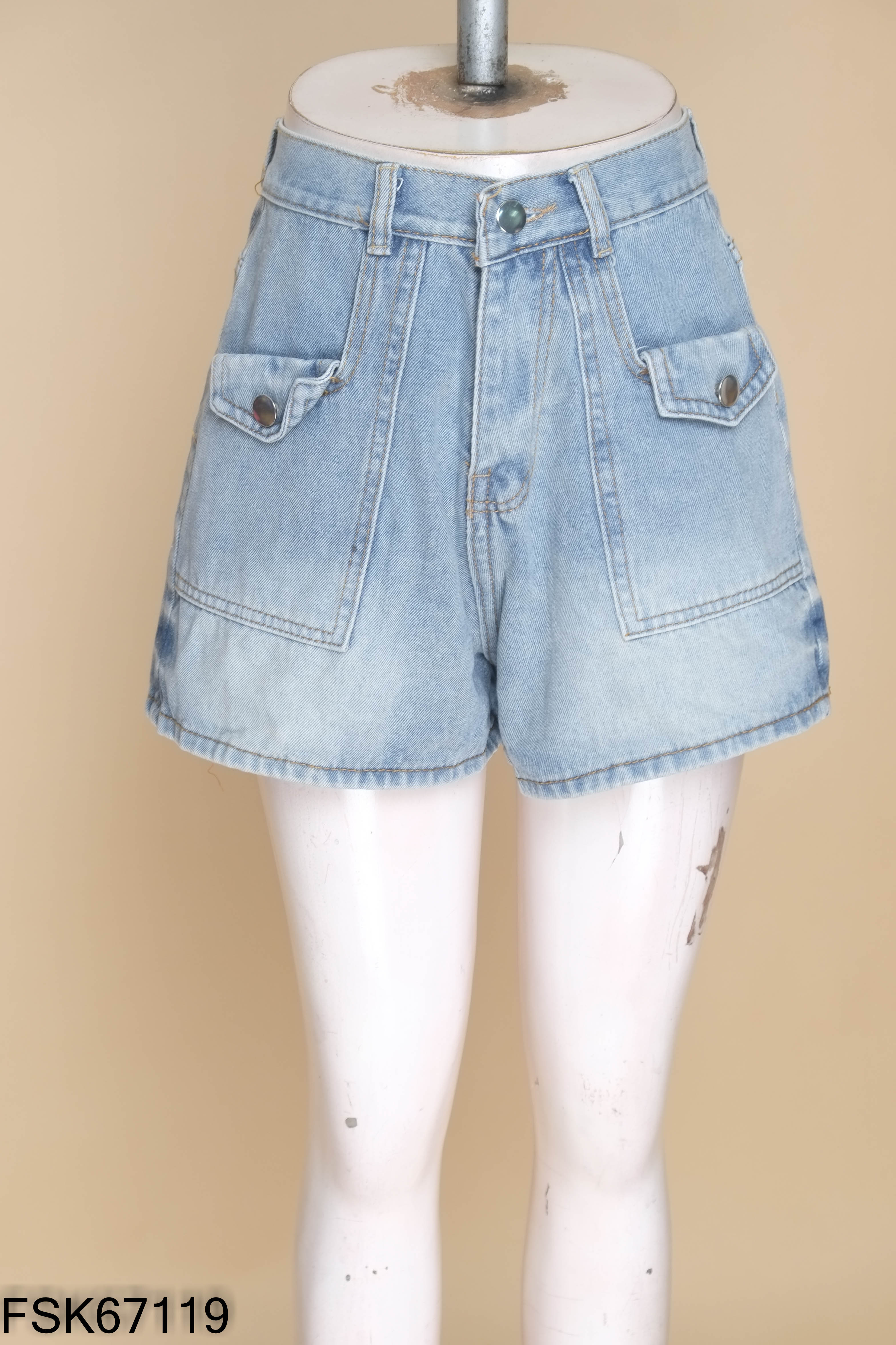 Quần shorts xanh túi trước