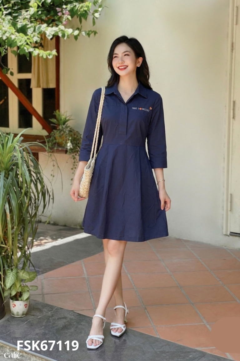 Váy xanh than thêu chữ