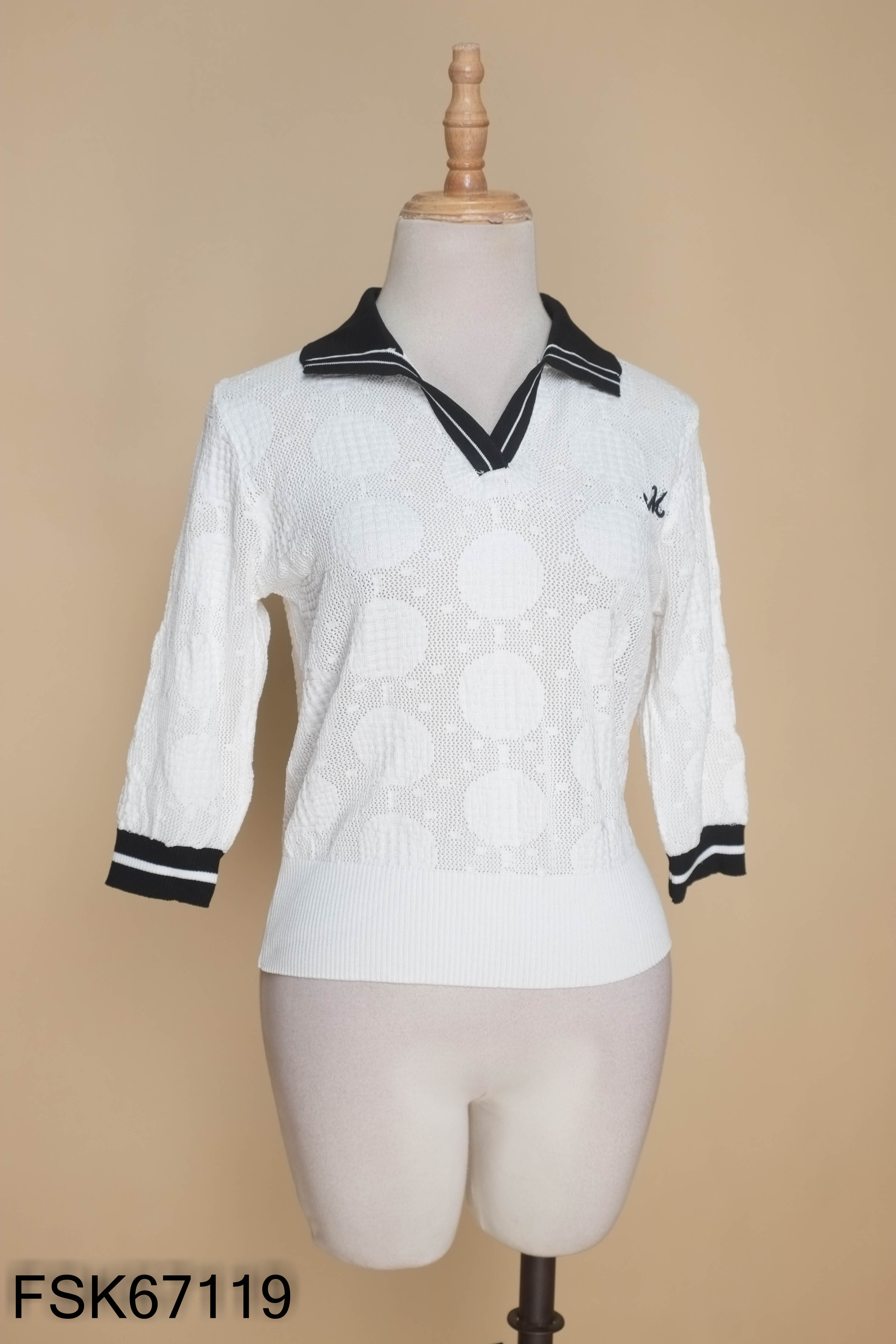 Áo polo len trắng cổ đen