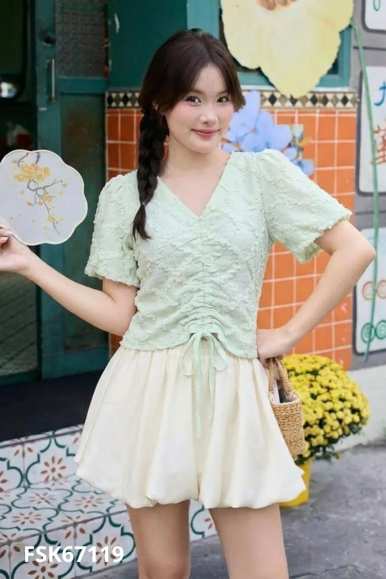 Áo xanh voan cổ tim