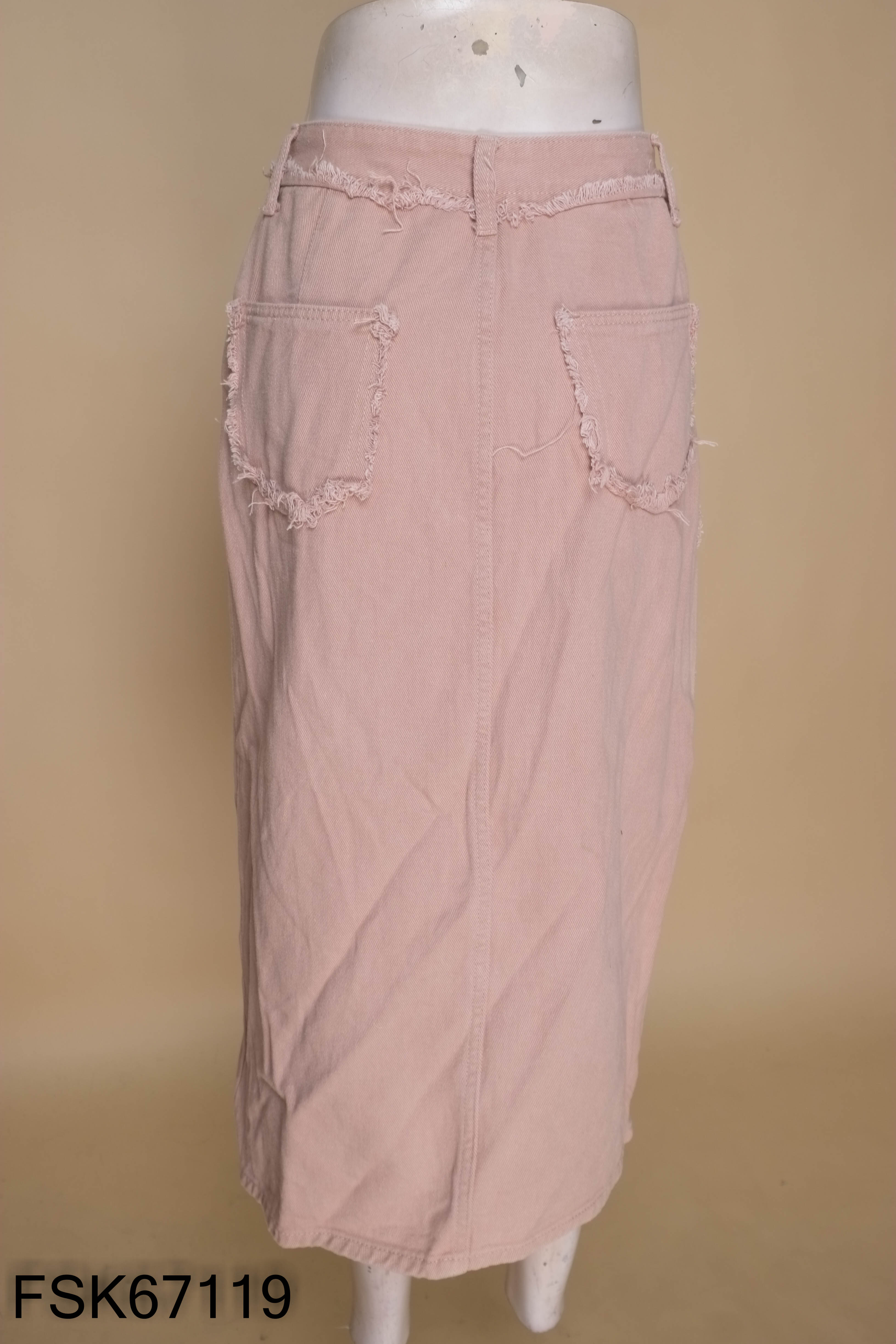 Chân váy jeans hồng tua rua