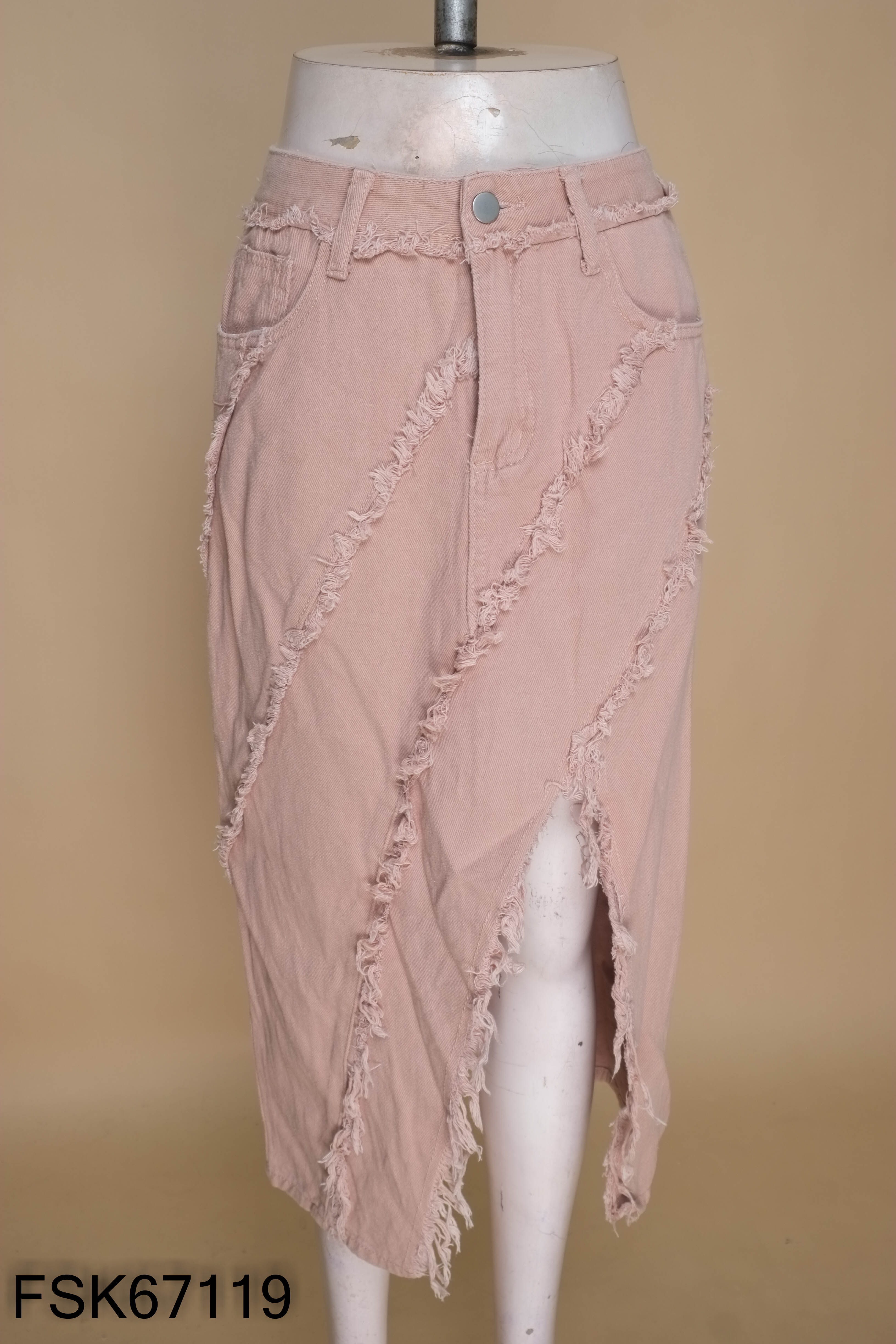 Chân váy jeans hồng tua rua