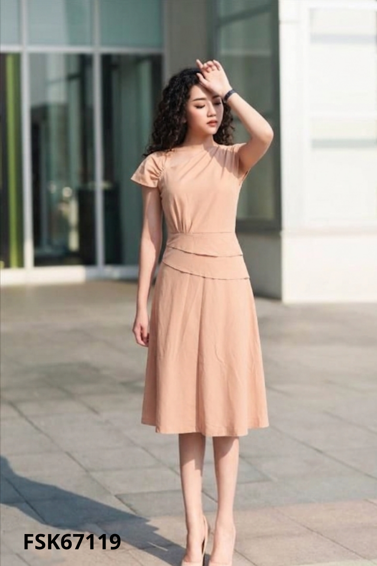 Váy dài be lệch vai