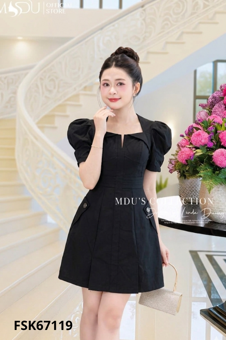 Váy đen BON cổ vuông