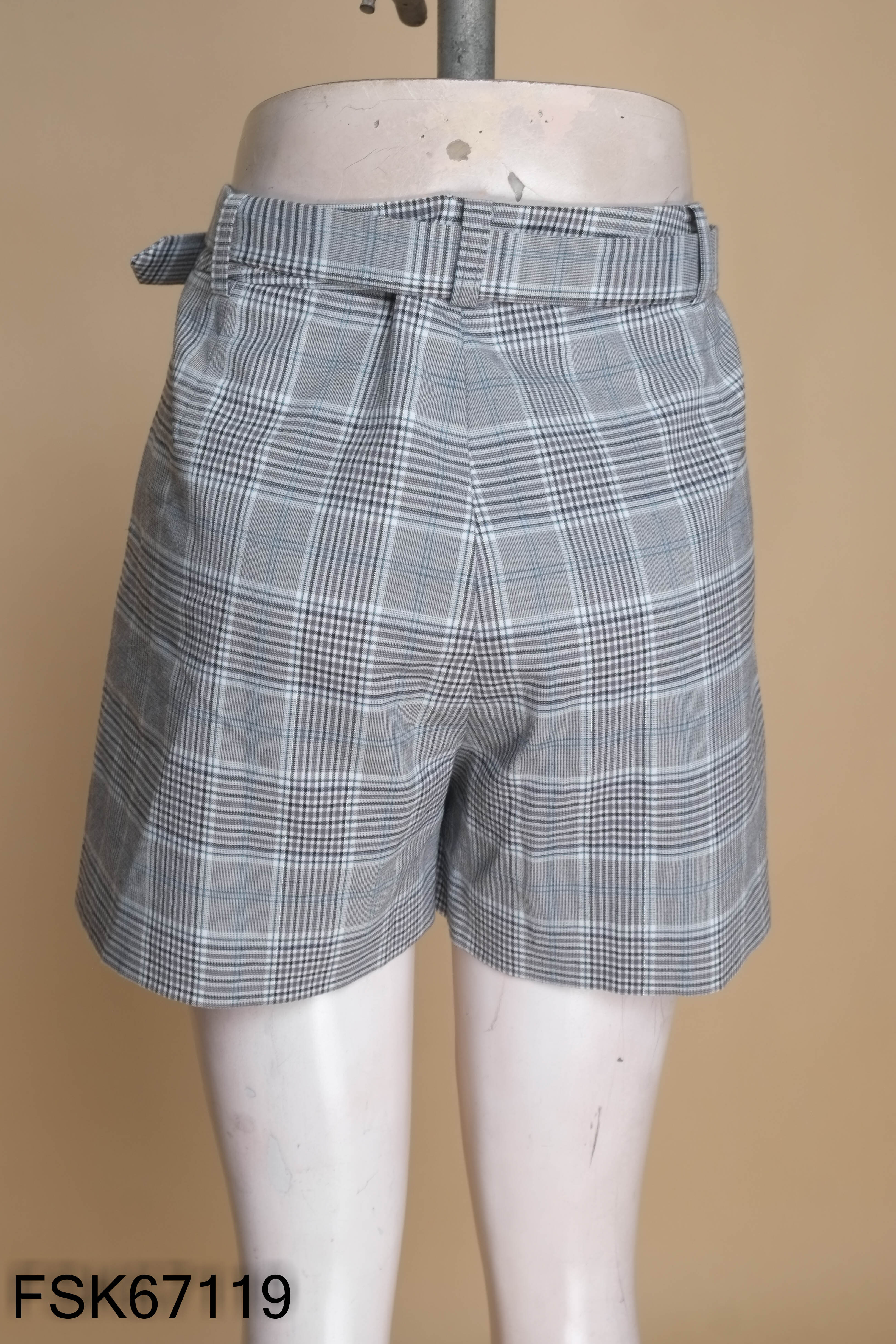 Quần shorts ghi kẻ LAGOGO