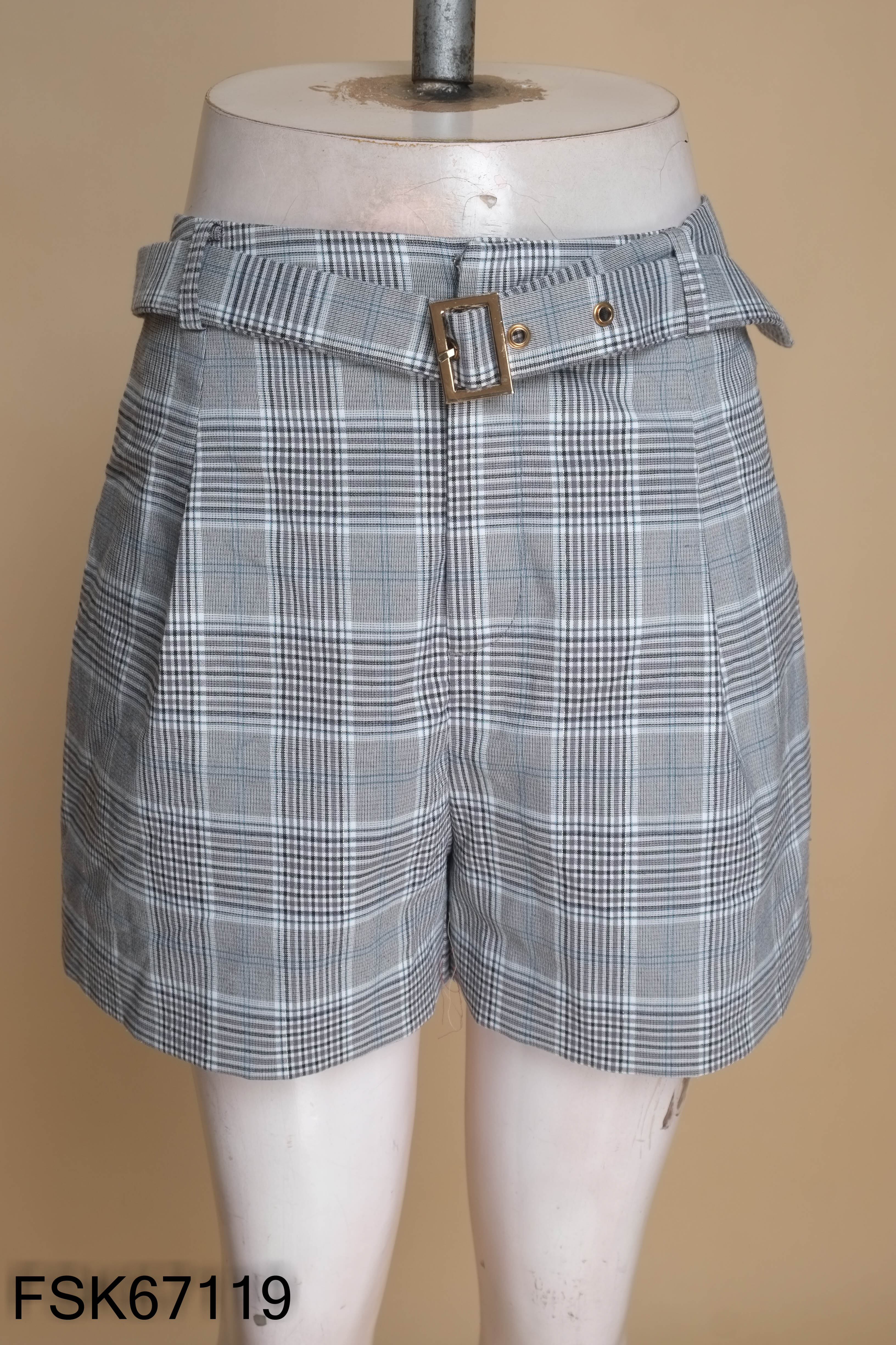 Quần shorts ghi kẻ LAGOGO