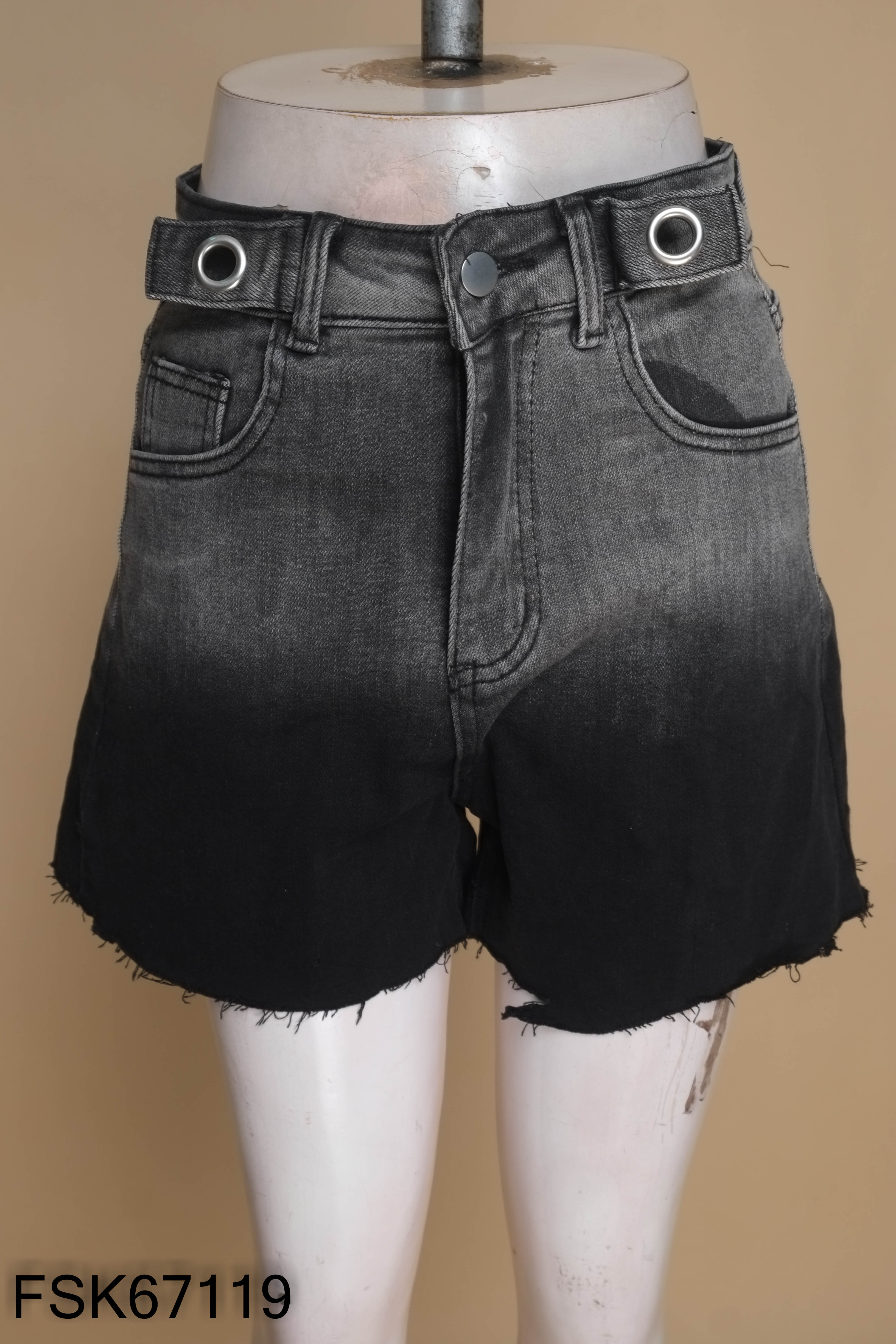 Quần shorts jeans đen loang