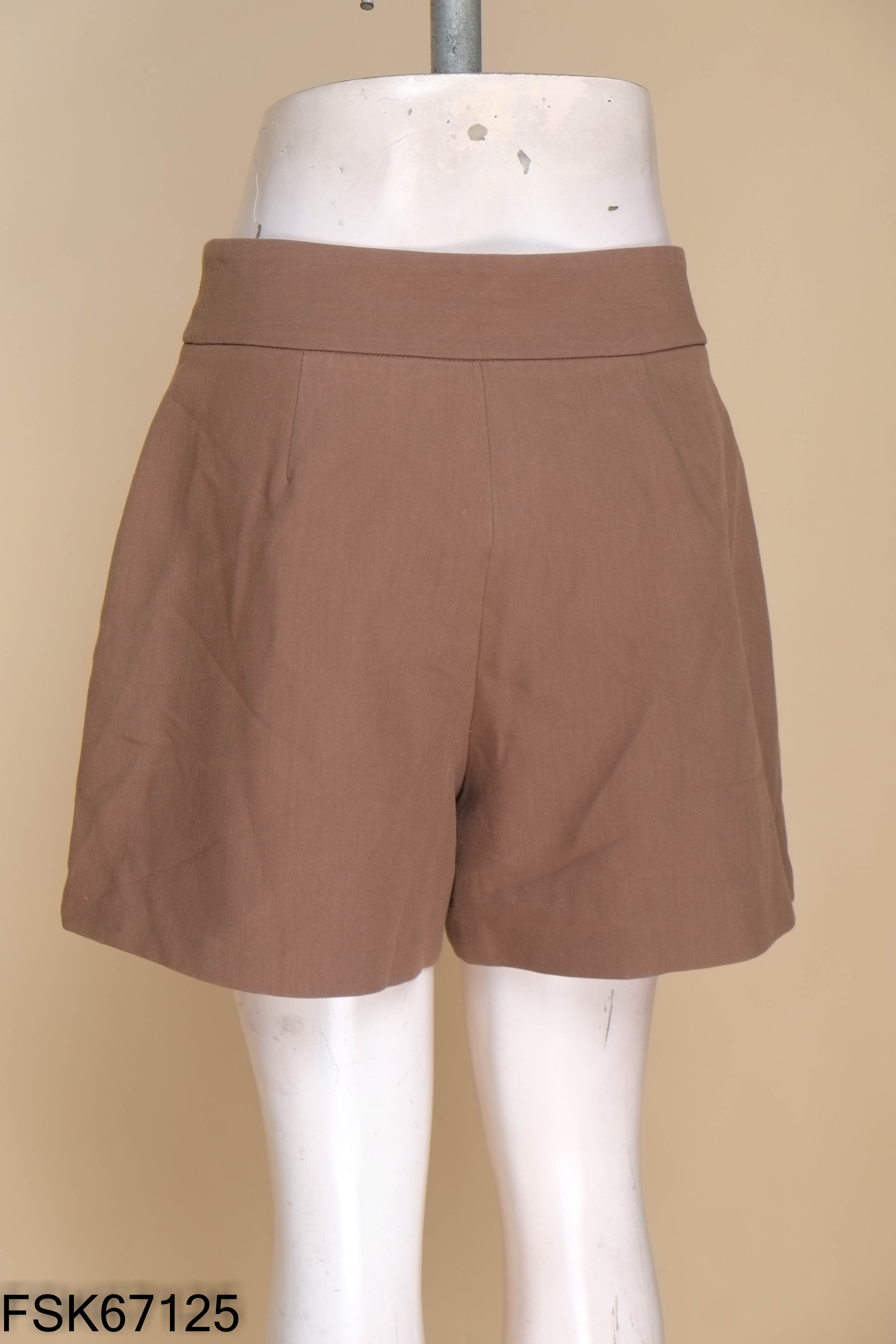 Quần shorts nâu