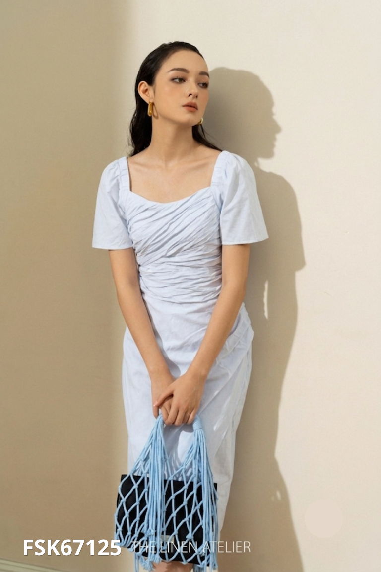 Váy xanh dúm cổ vuông