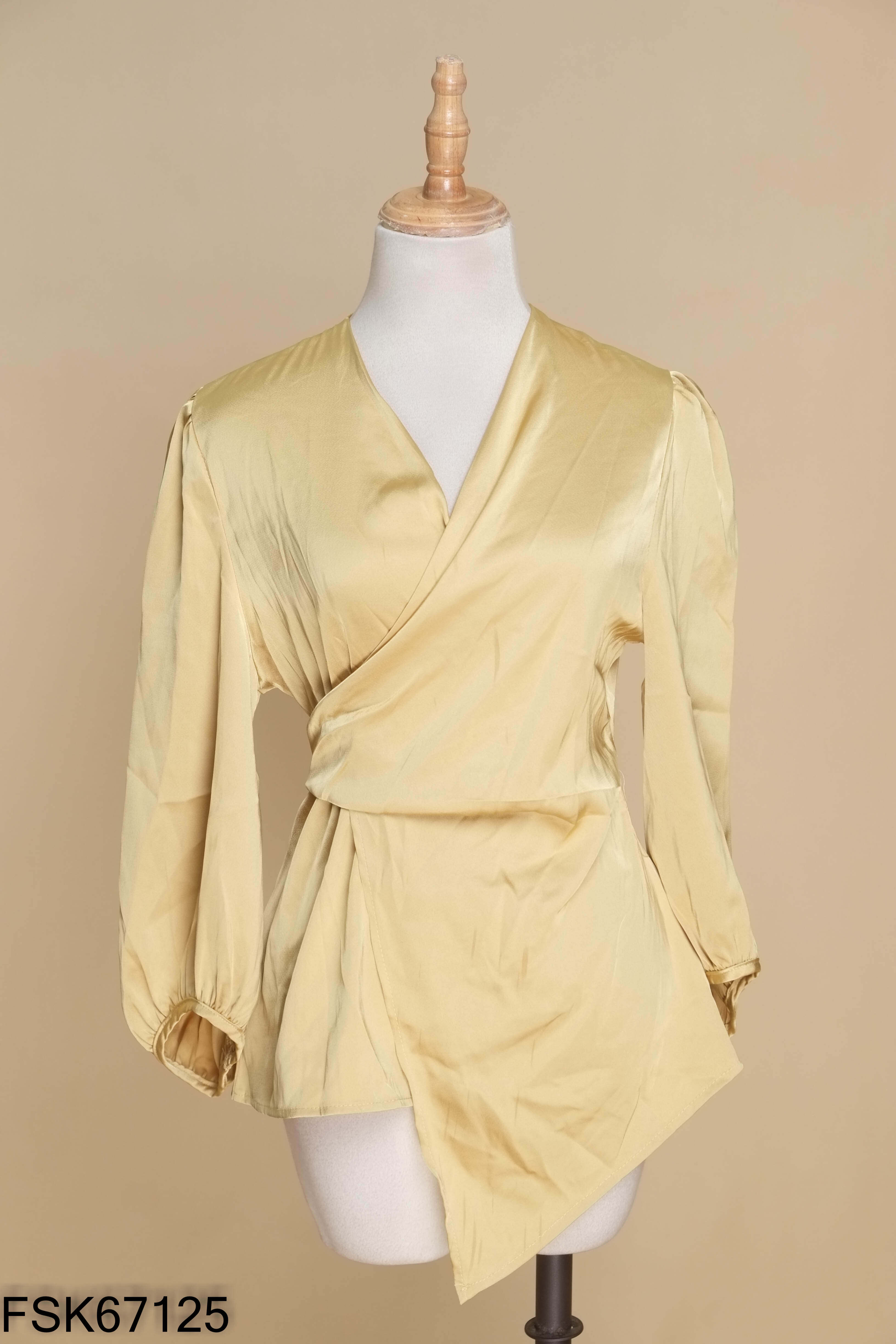 Áo wrap lụa vàng buộc eo