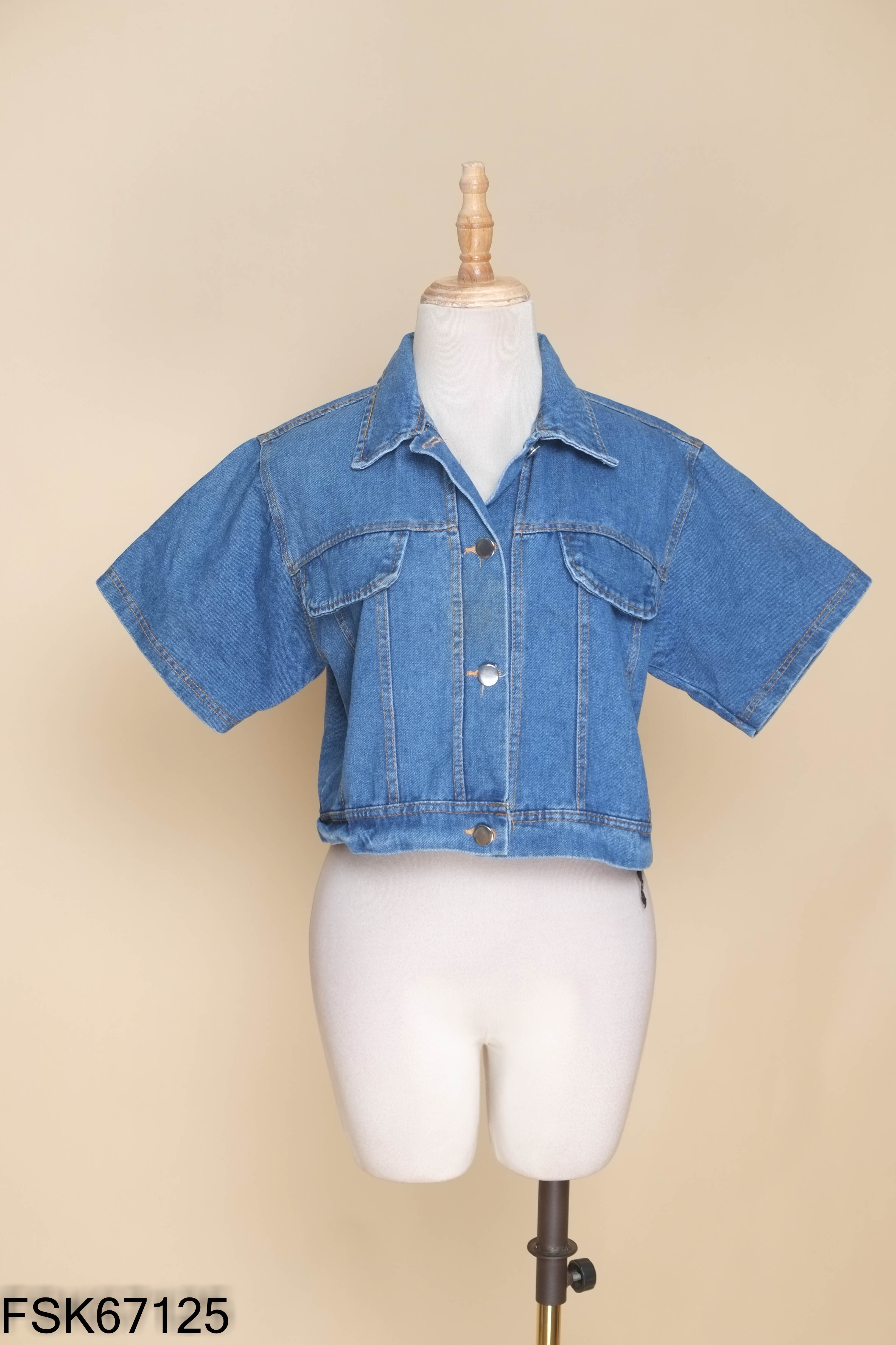 Áo jeans xanh cổ sơ mi