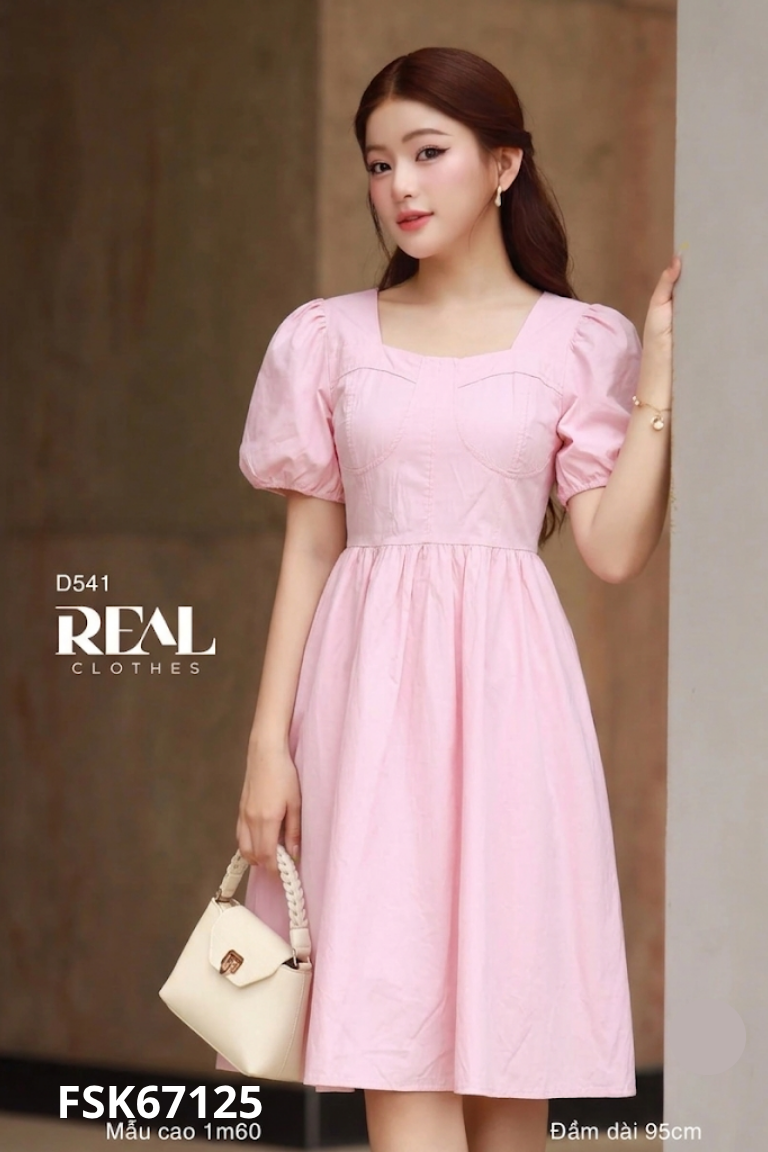 Váy hồng cổ vuông