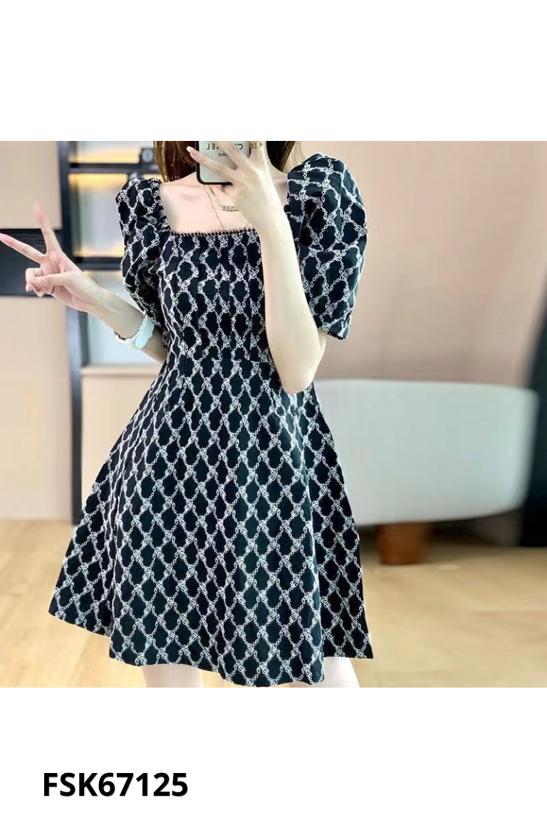 NEWTAG Váy đen thêu chỉ trắng