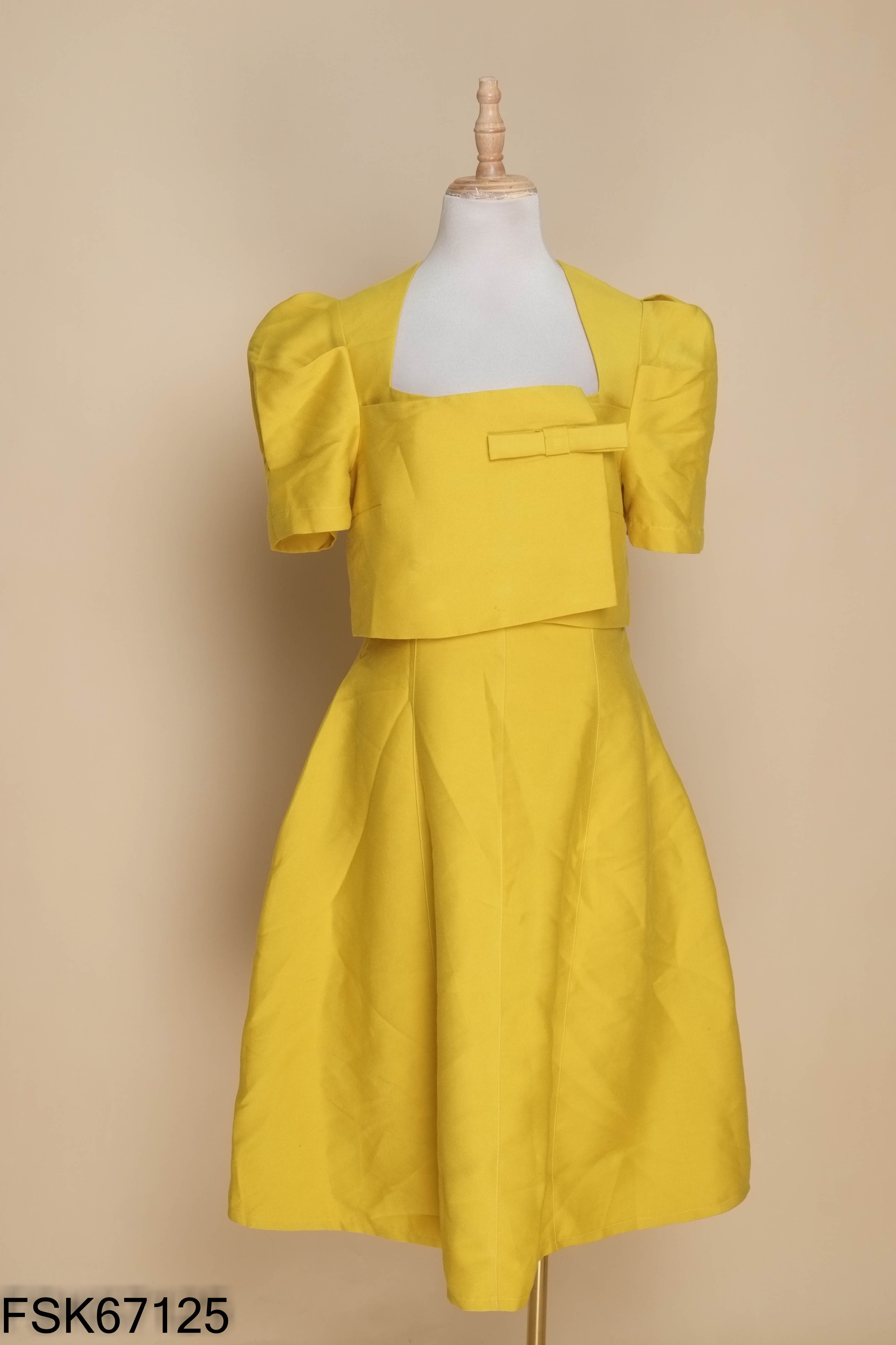 Váy MY STYLE vàng cổ vuông