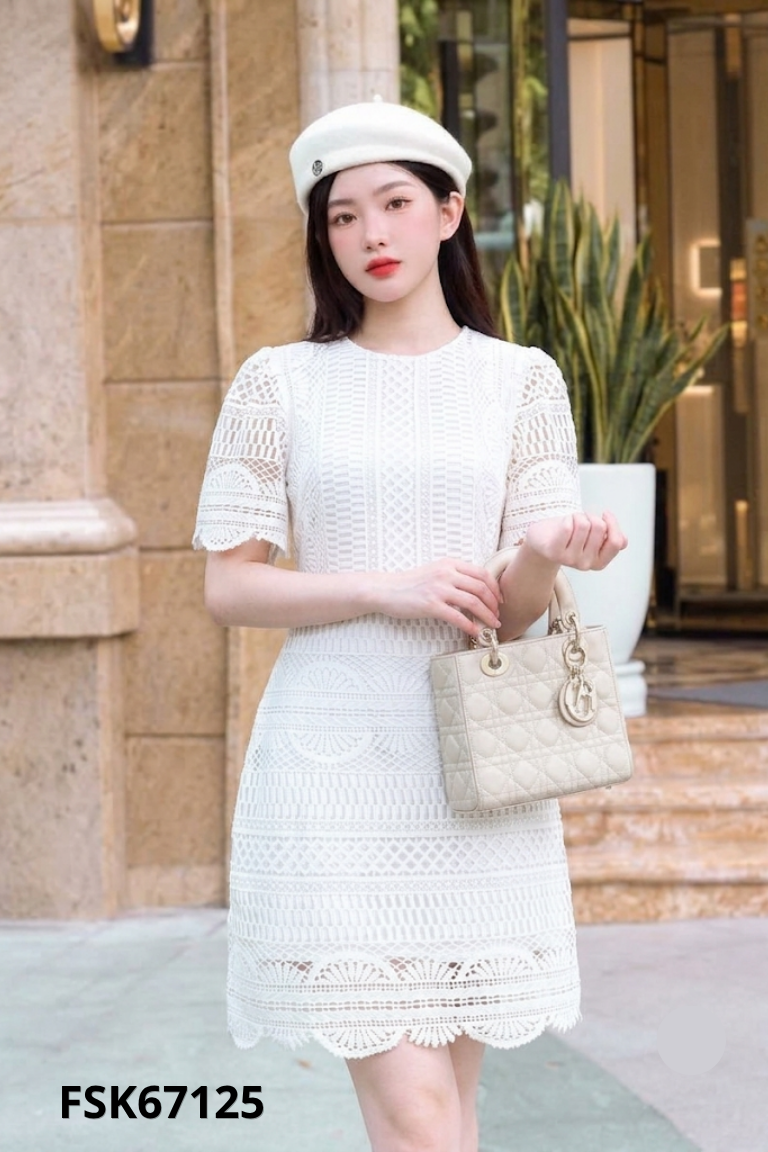 Váy ren trắng