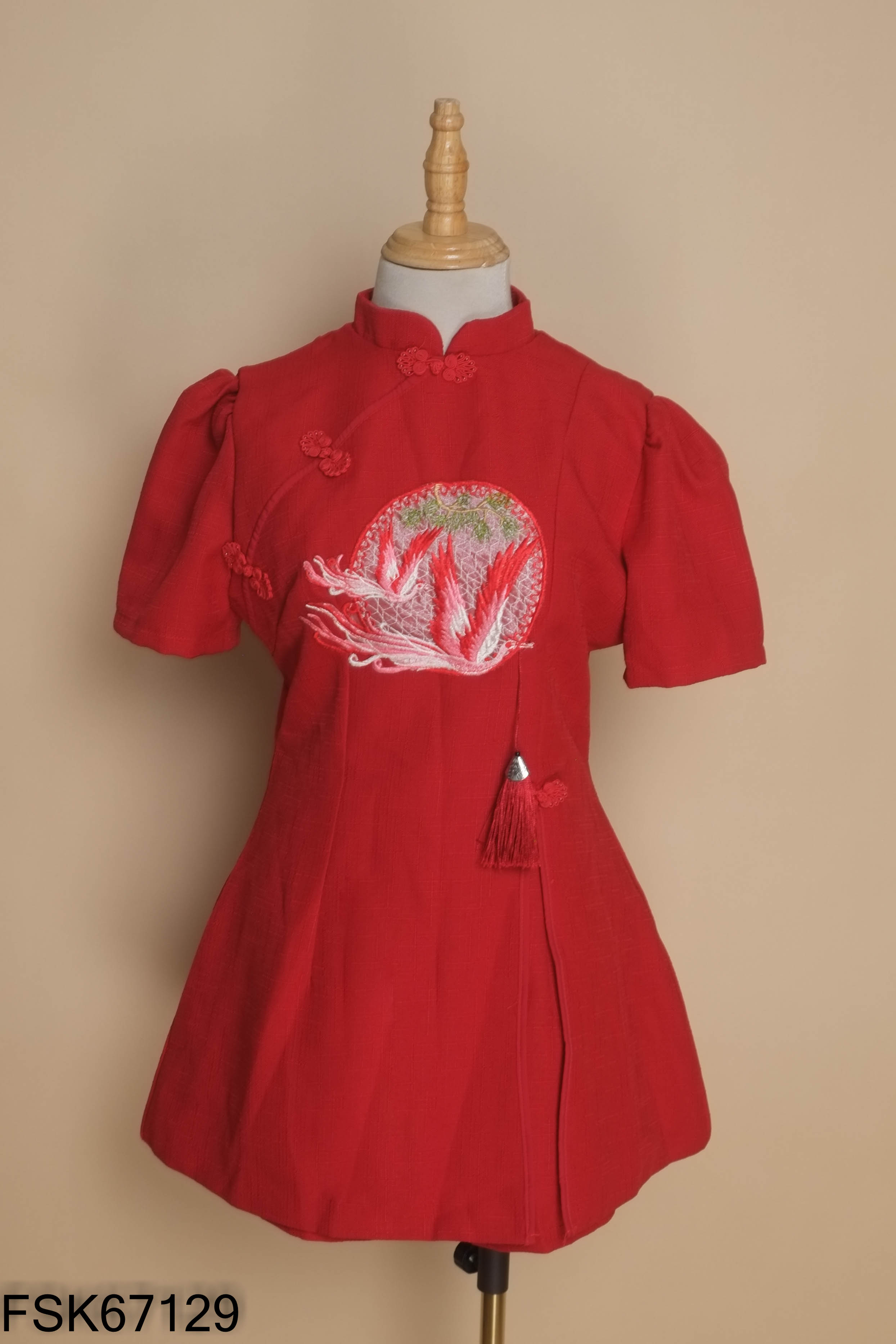 Set áo thêu họa tiết+ quần short đỏ trơn