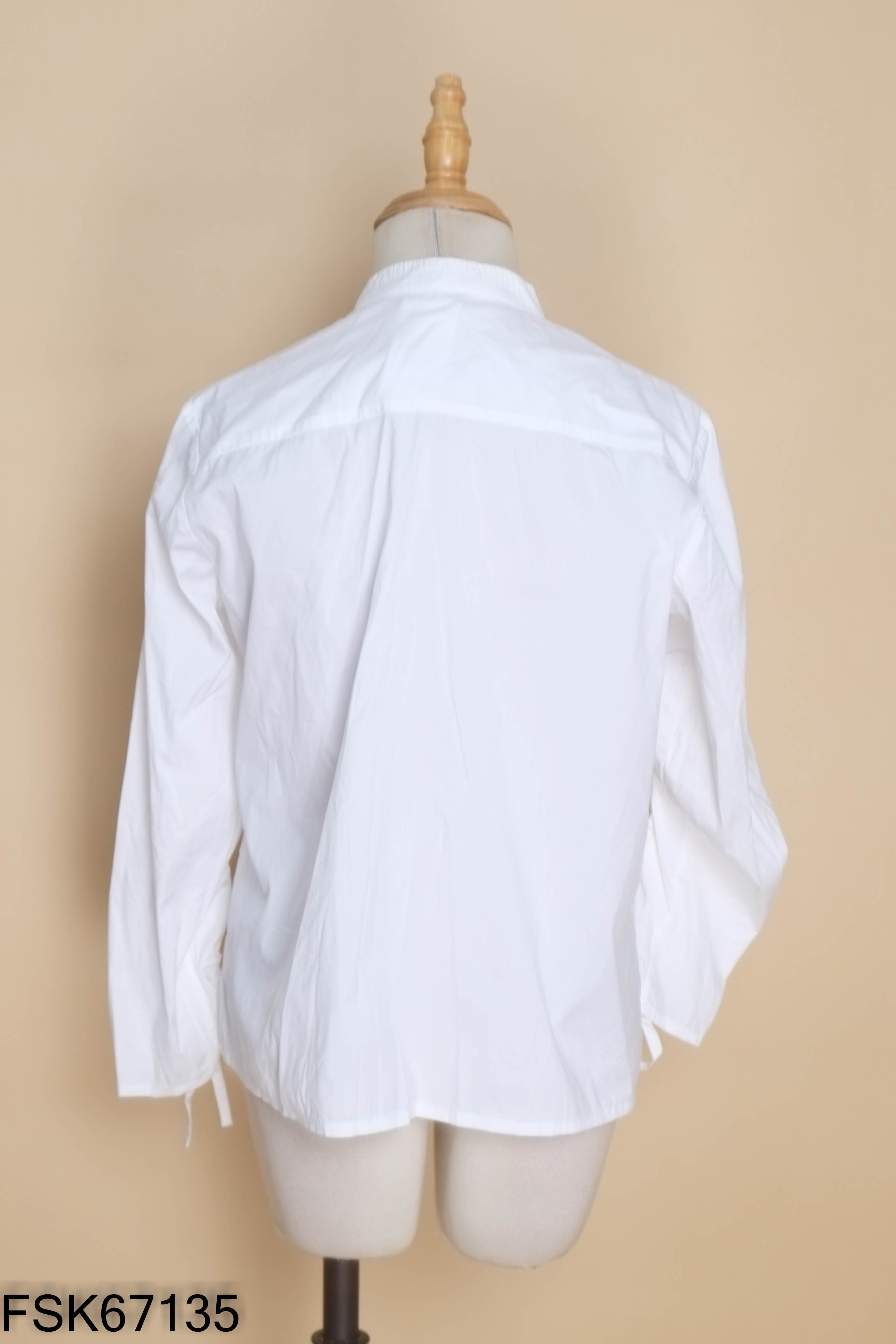 Áo trắng gấp ly