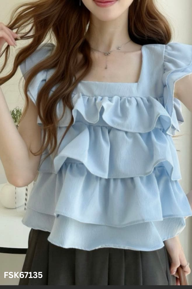 Áo xanh cổ vuông xếp tầng