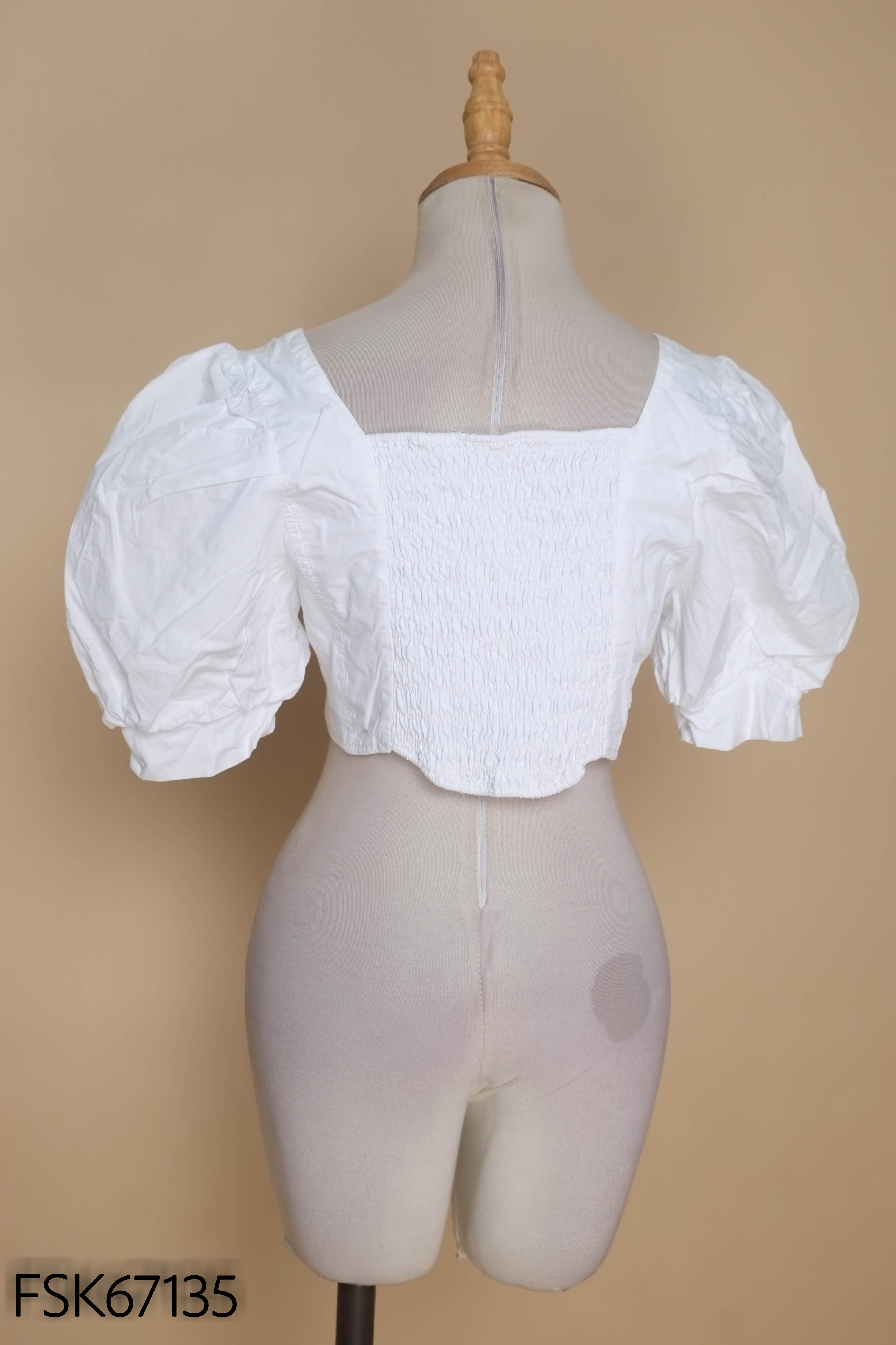 Áo trắng croptop tay bồng