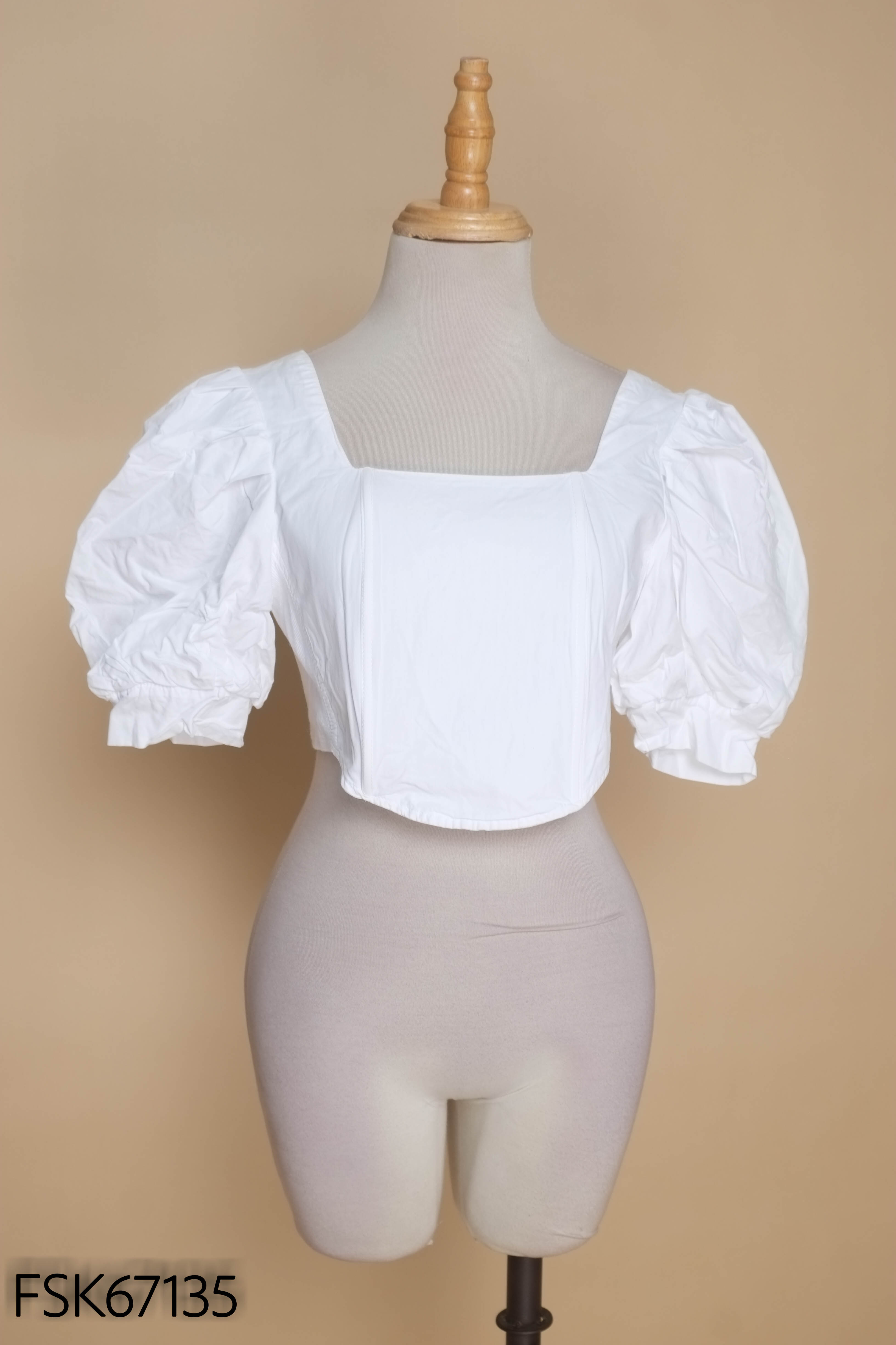 Áo trắng croptop tay bồng