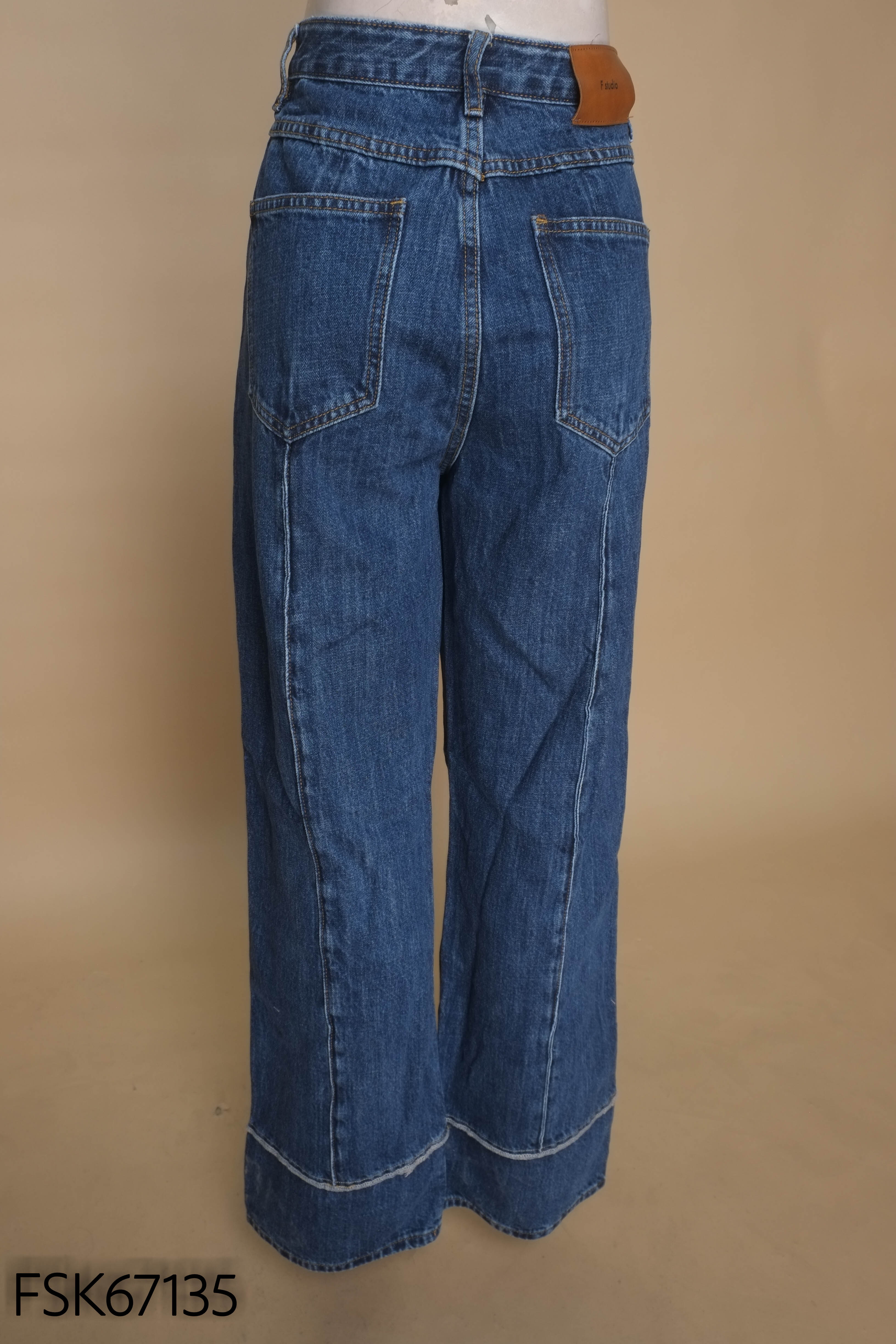 Quần jeans xanh thêu chỉ ống rộng