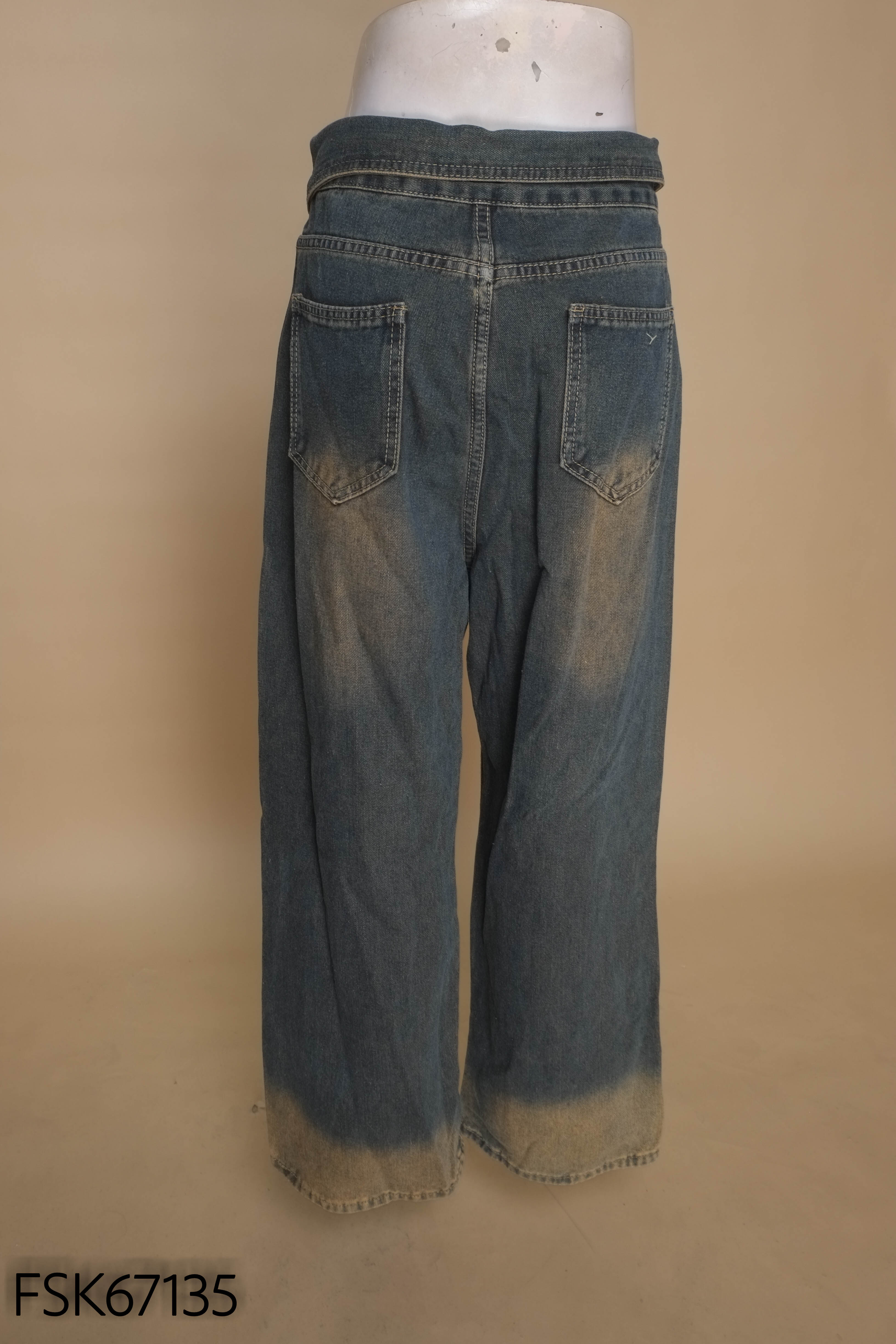 Quần jeans xanh wash phối dây xích