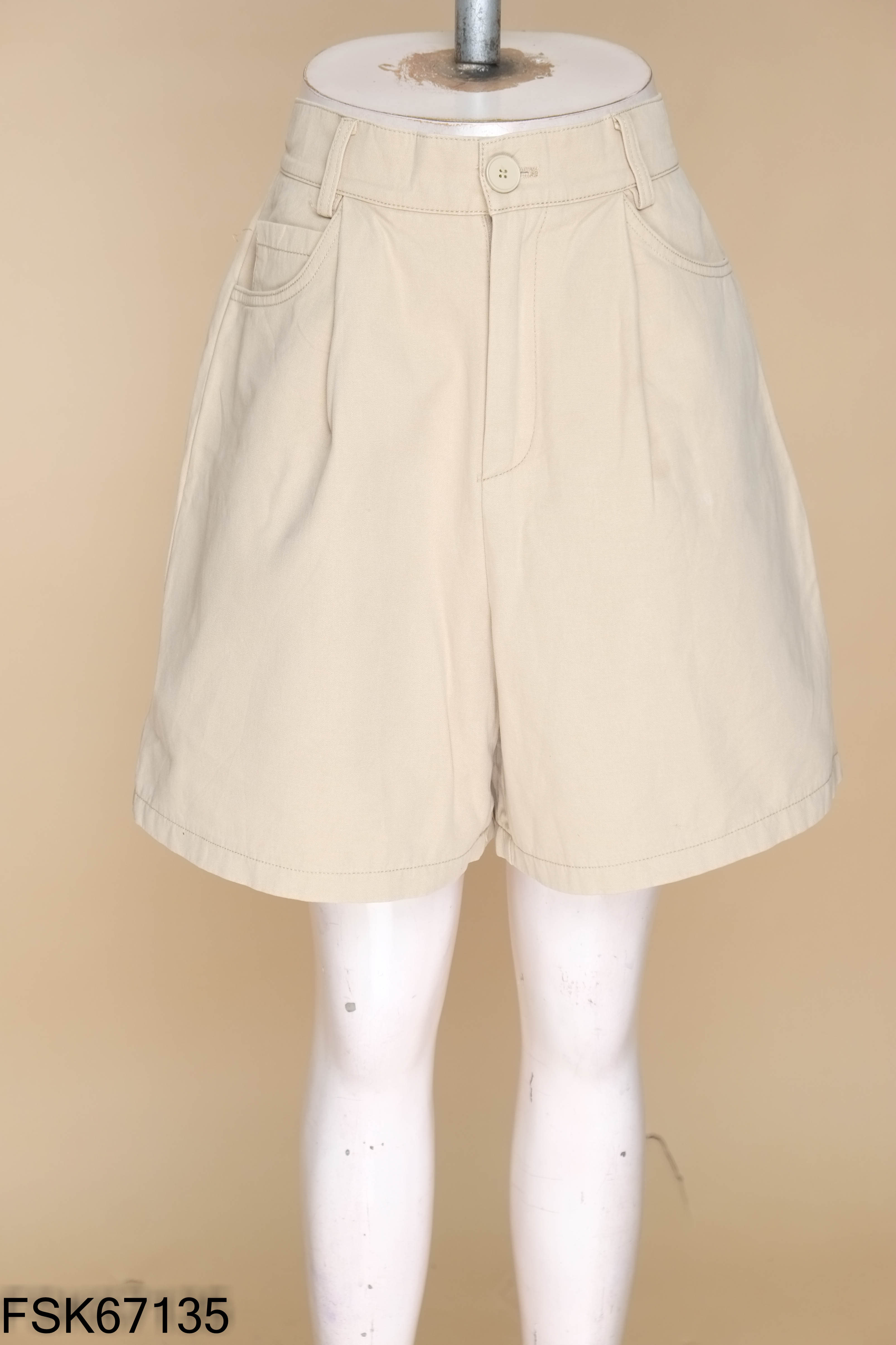 Quần shorts lửng be trơn