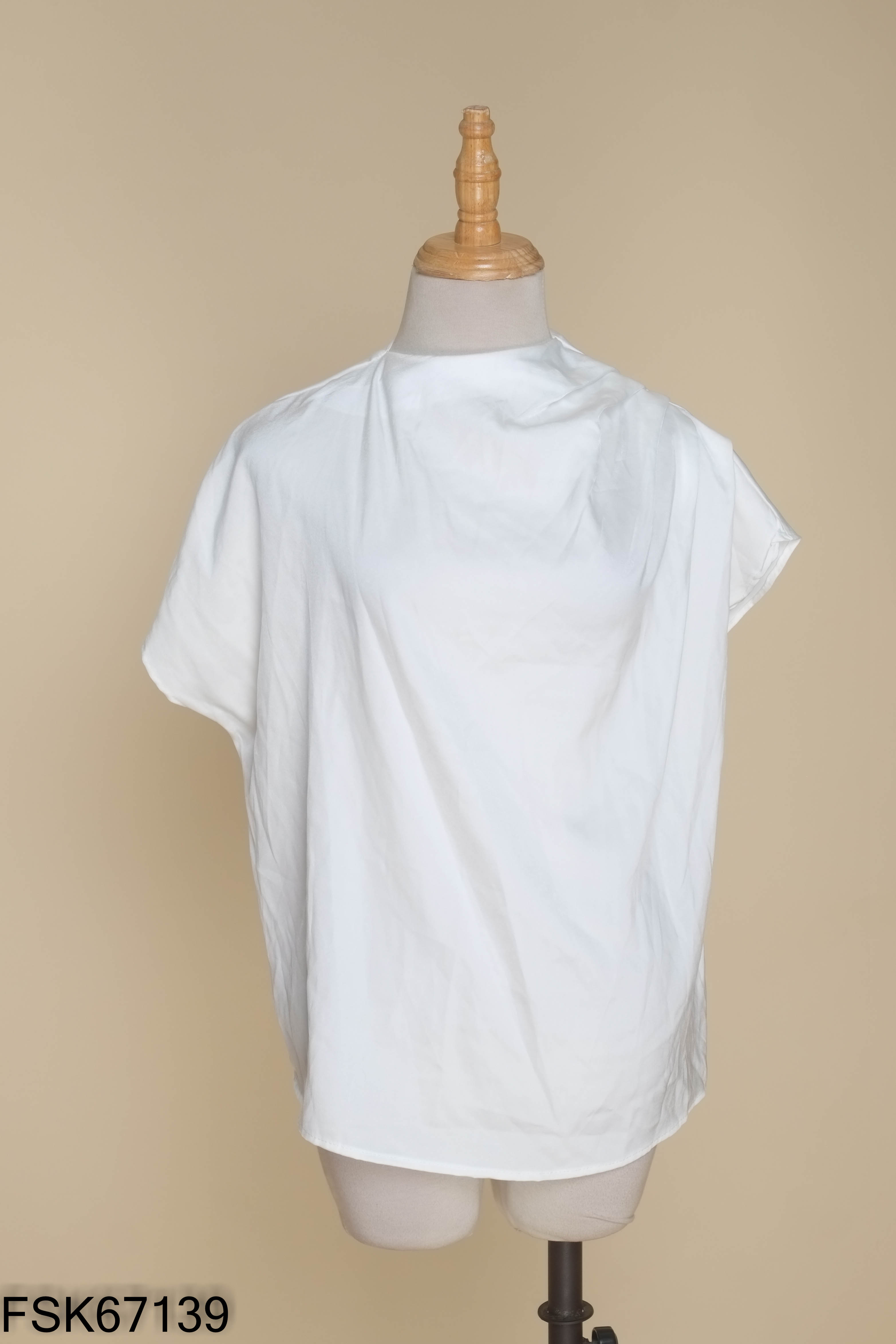 Áo sơ mi be UNIQLO cổ tàu phối dây nơ