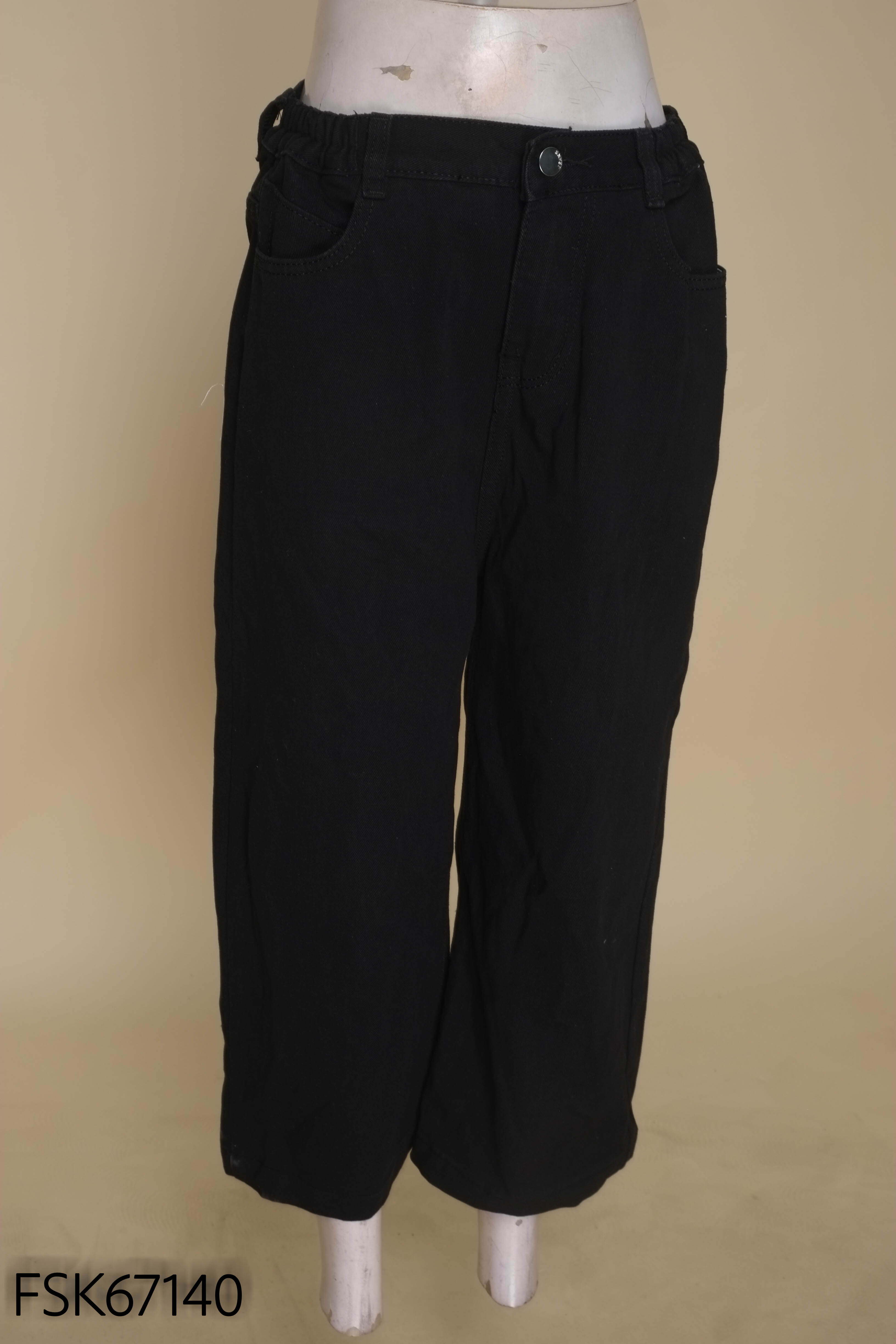 Quần jeans đen suông