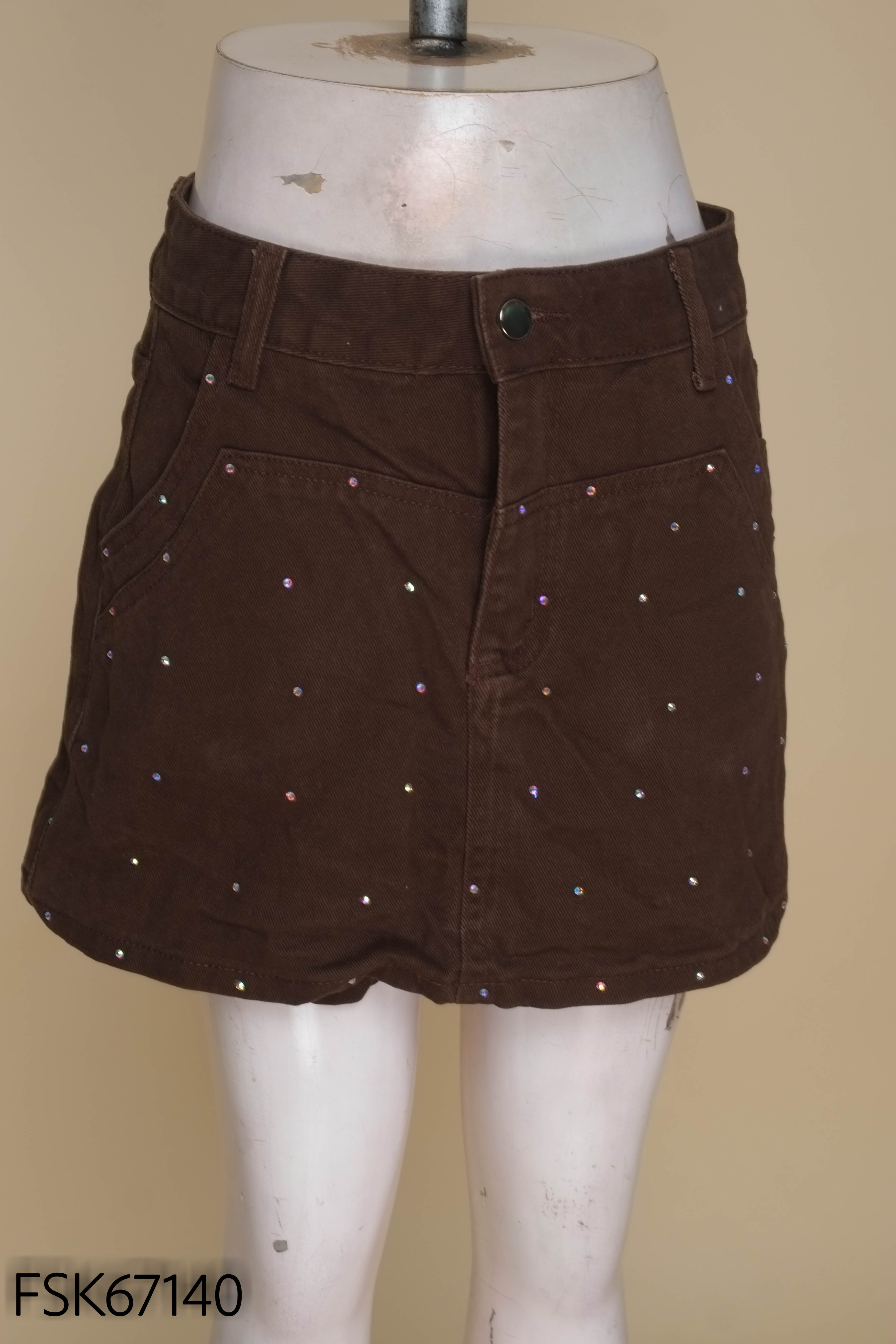 Chân váy jeans nâu đính đá