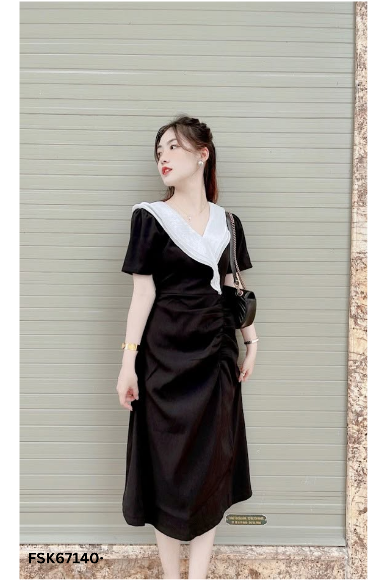 Váy đen LNH'S cổ voan nhún hông
