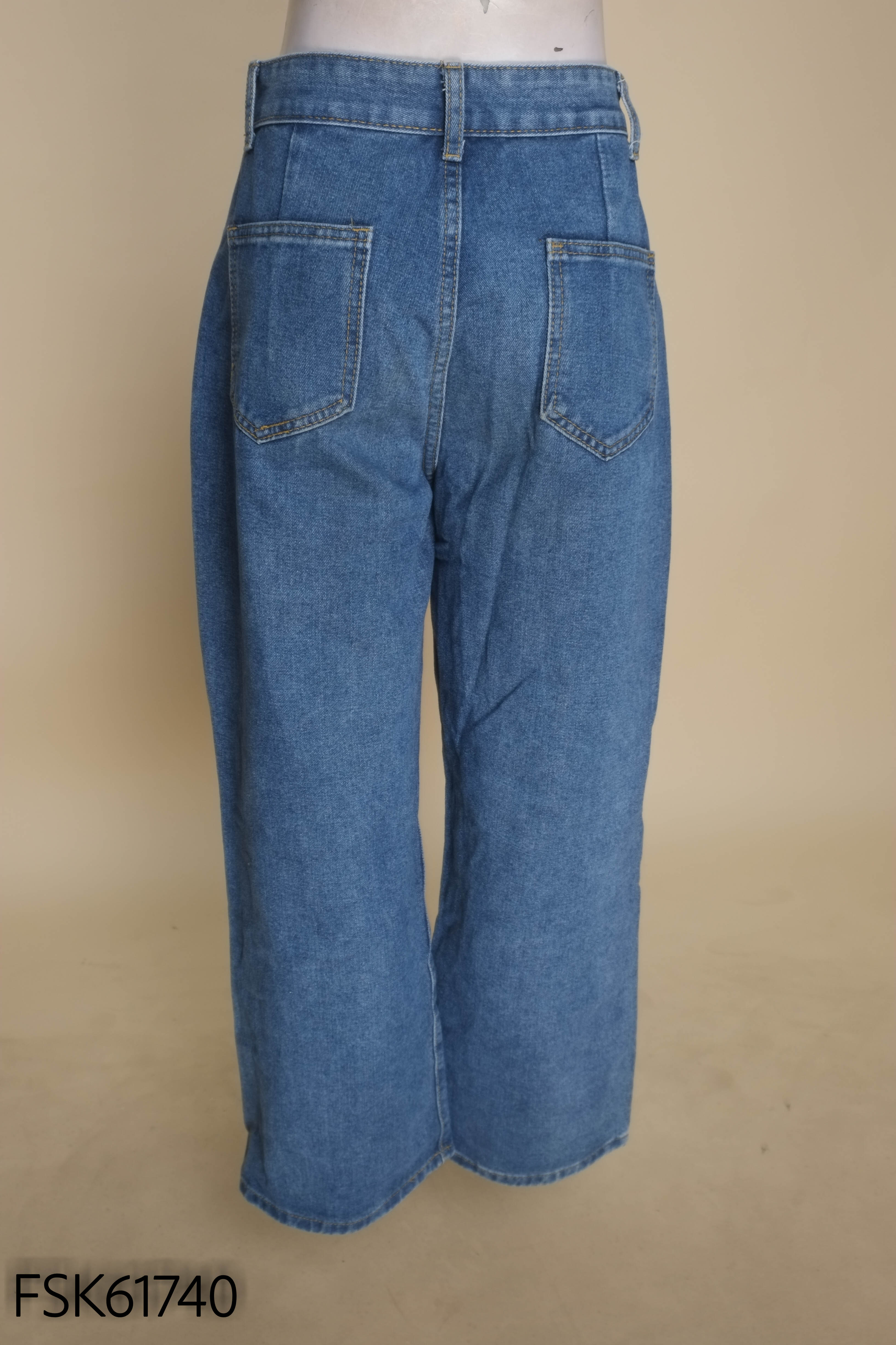 Quần jeans xanh suông