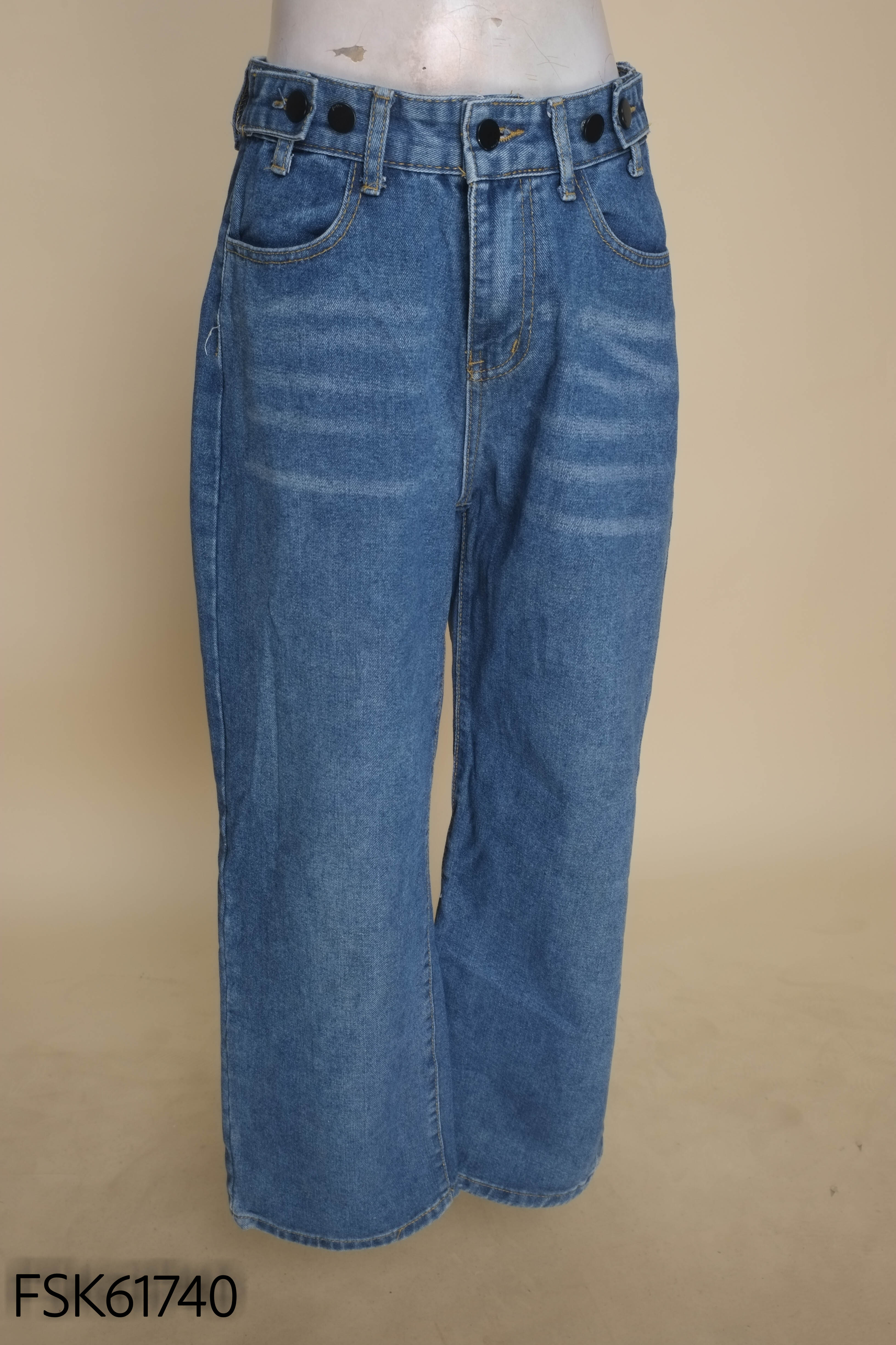 Quần jeans xanh suông