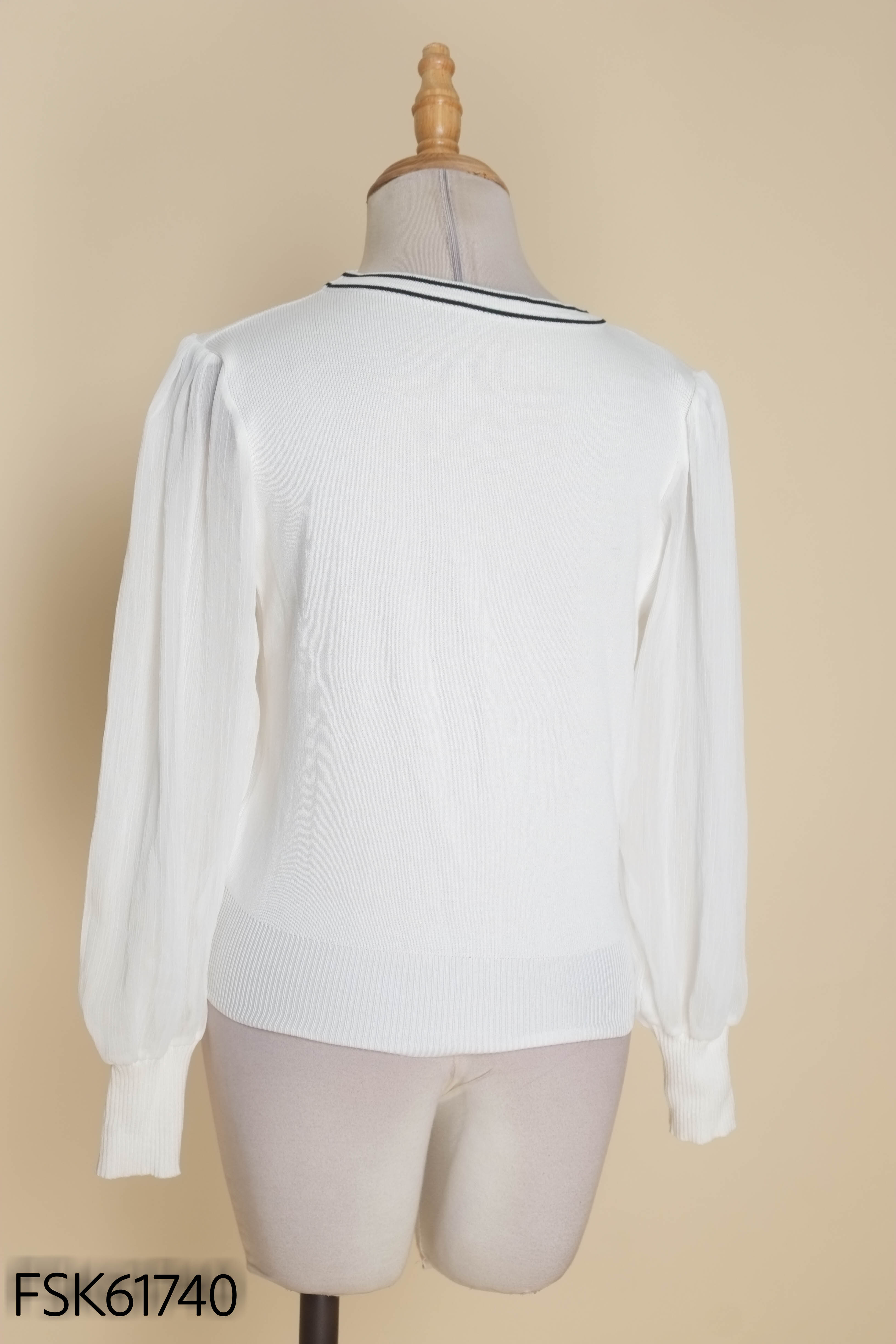 Cardigan len trắng tay voan
