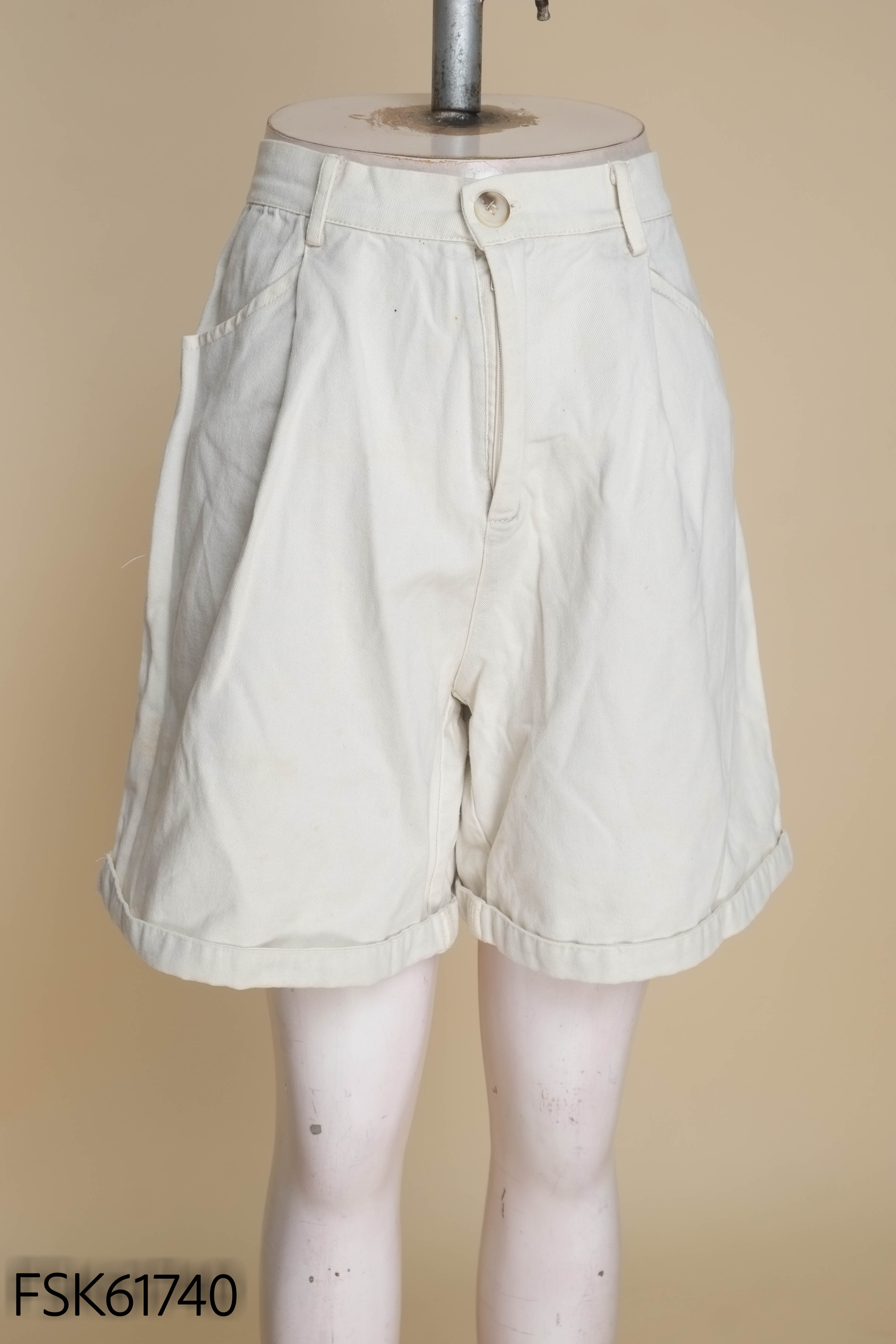 Quần shorts kaki be