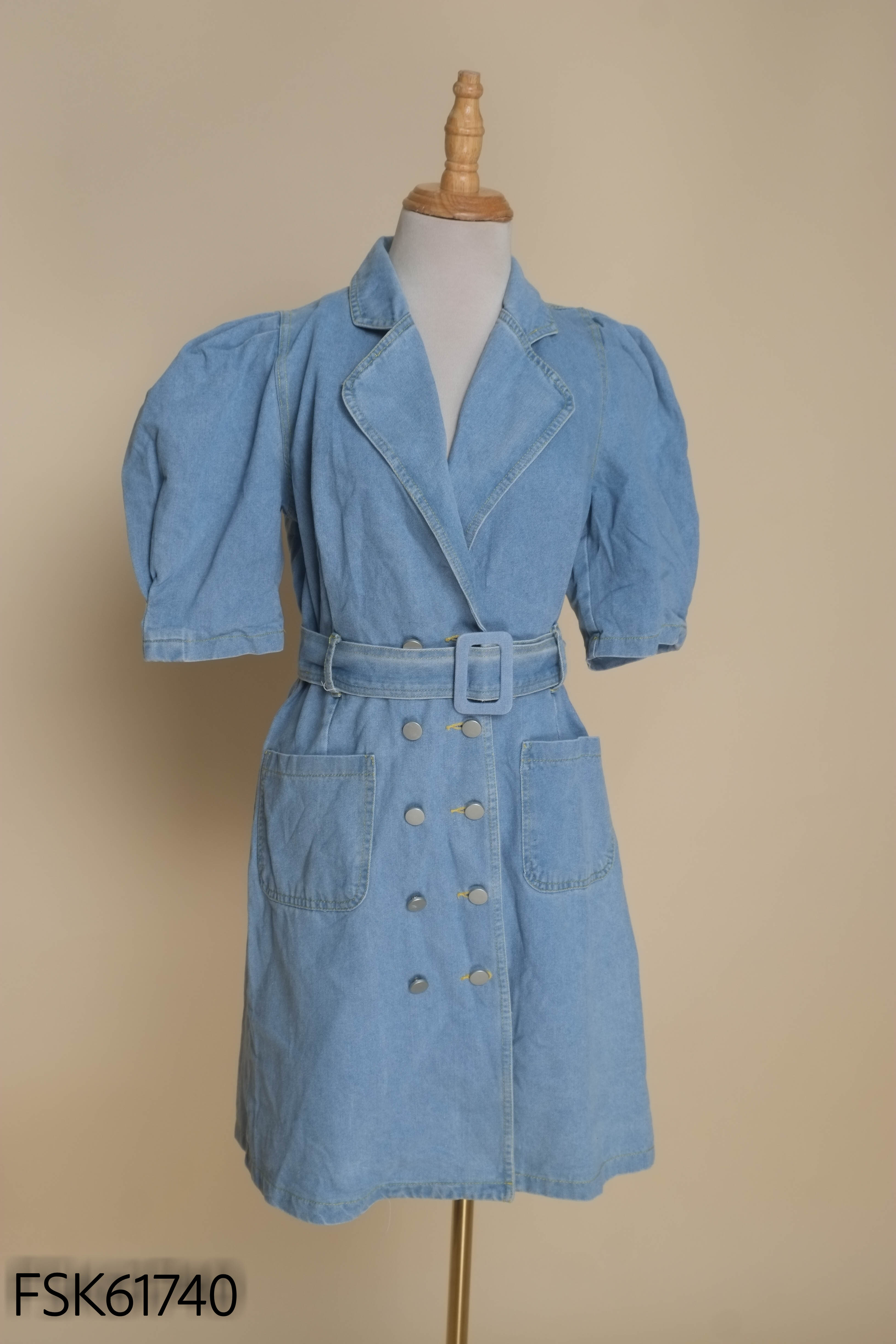 Váy jeans xanh hở lưng