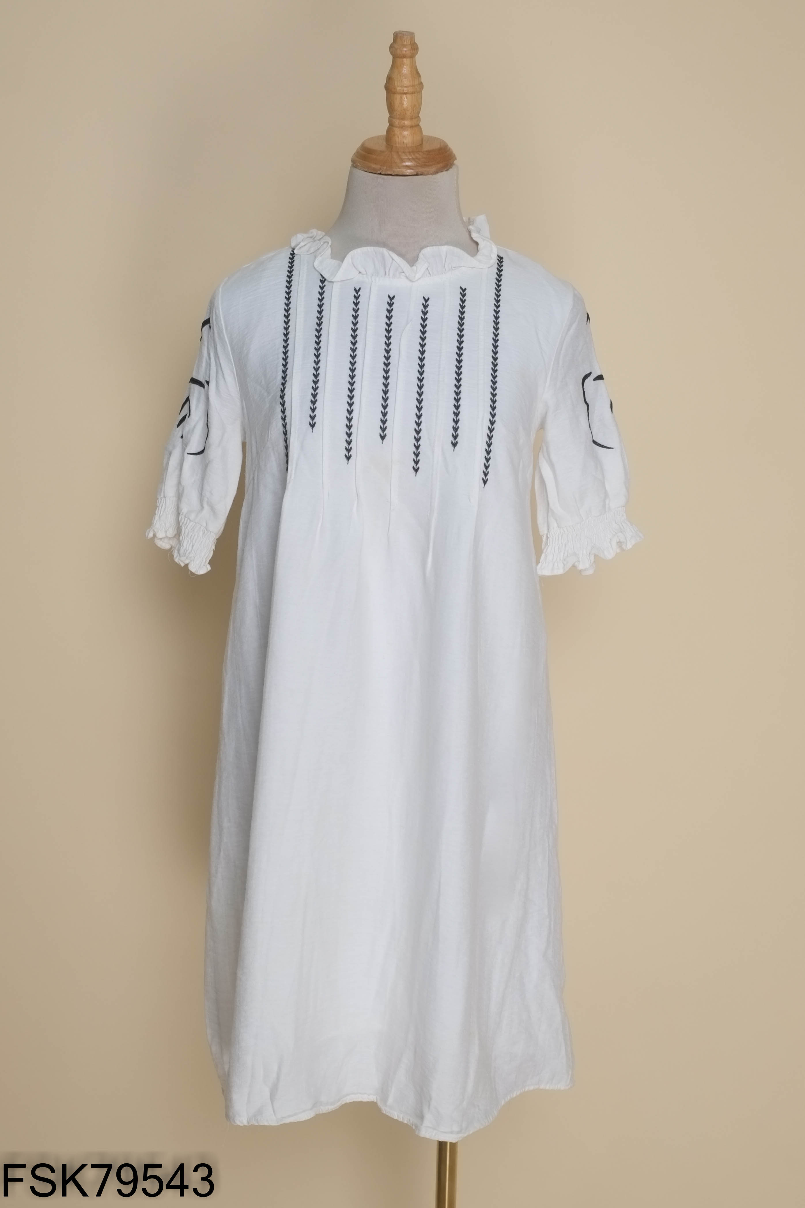 Váy trắng TOP SHOP cổ bèo nhún