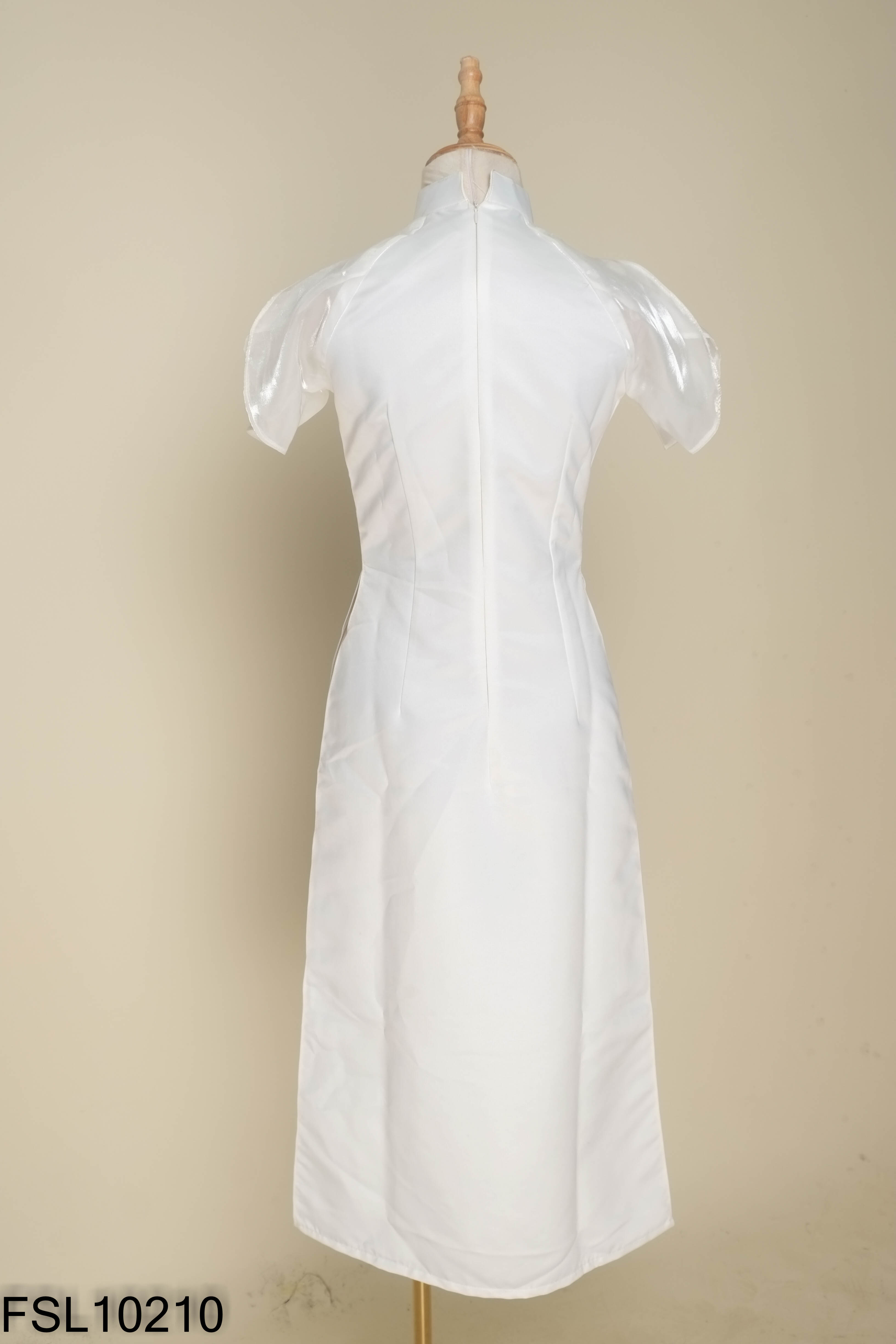 Áo dài trắng thêu hoa (không quần)