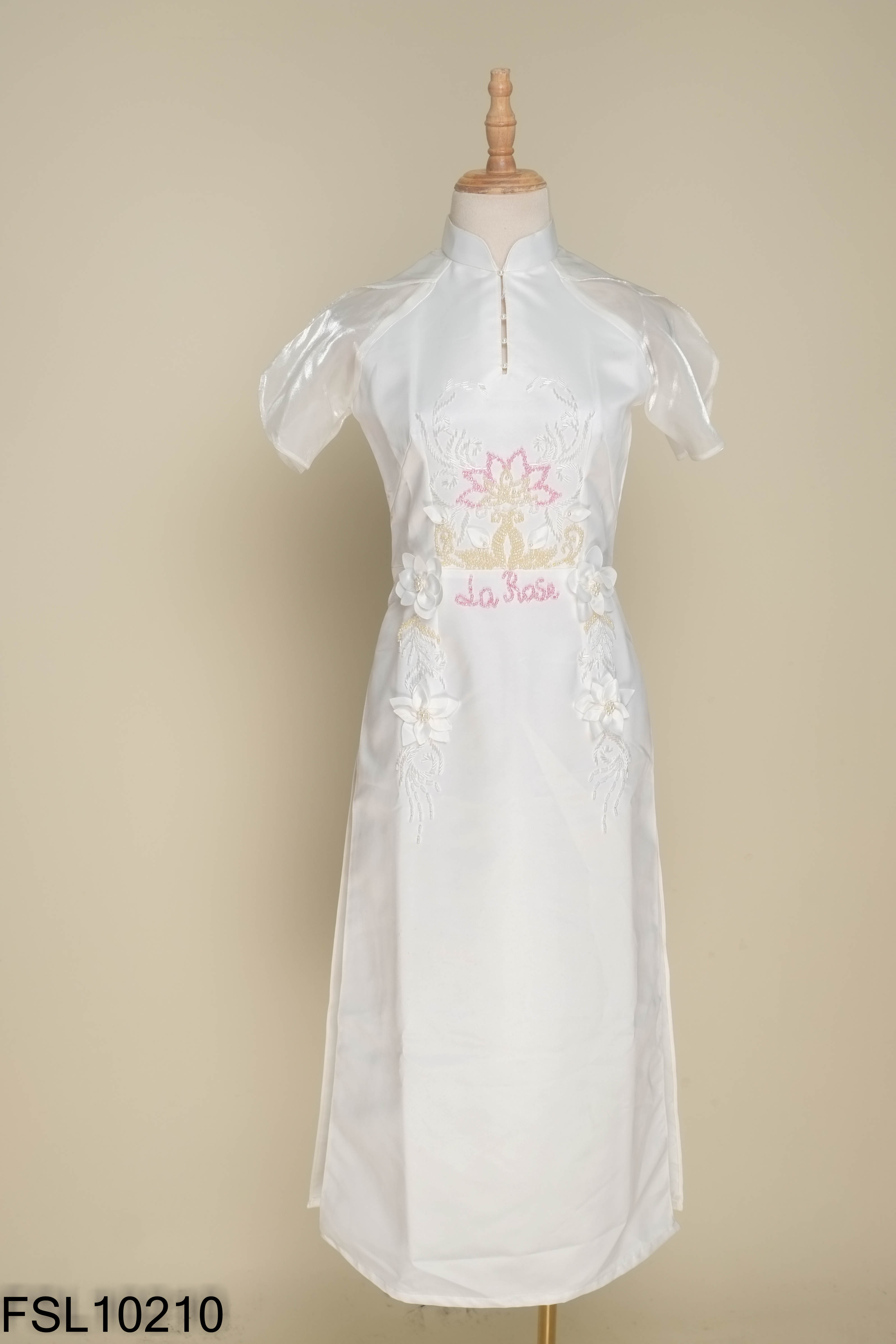 Áo dài trắng thêu hoa (không quần)