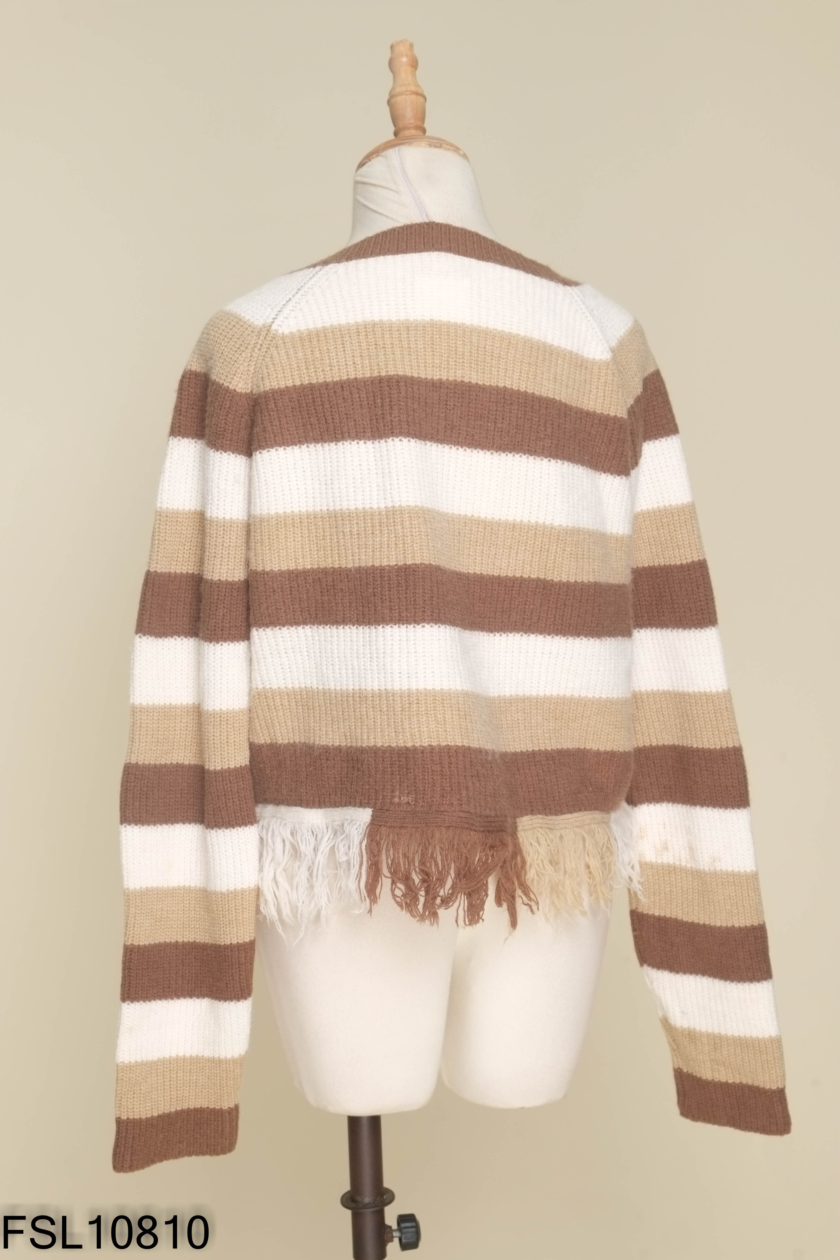 Áo len cardigan nâu kẻ tua rua