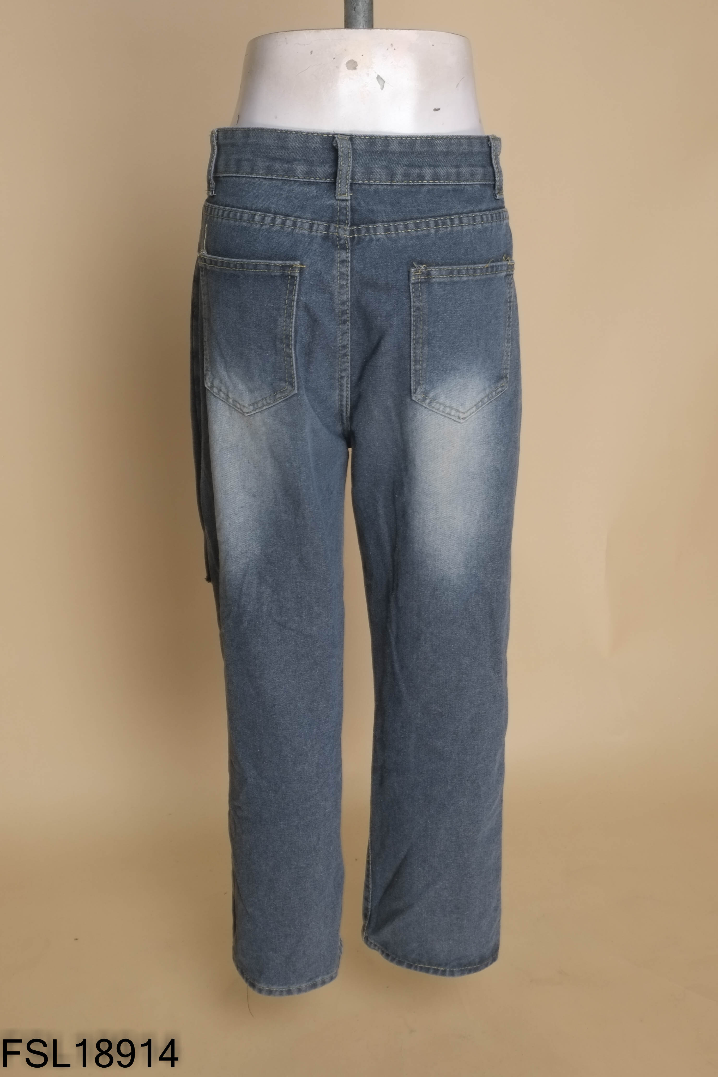 Quần jeans xanh rách