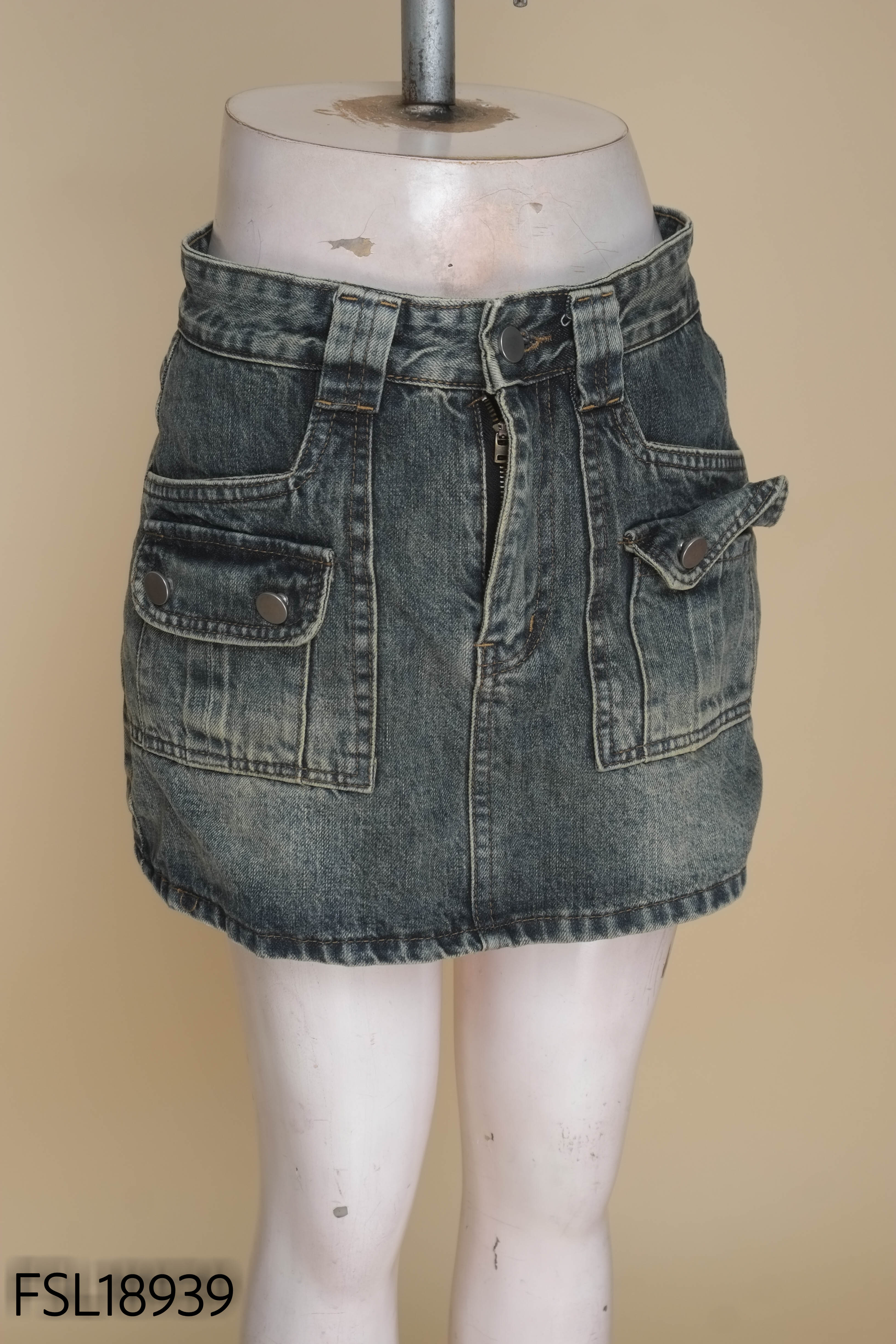 Chân váy jeans xanh túi hộp