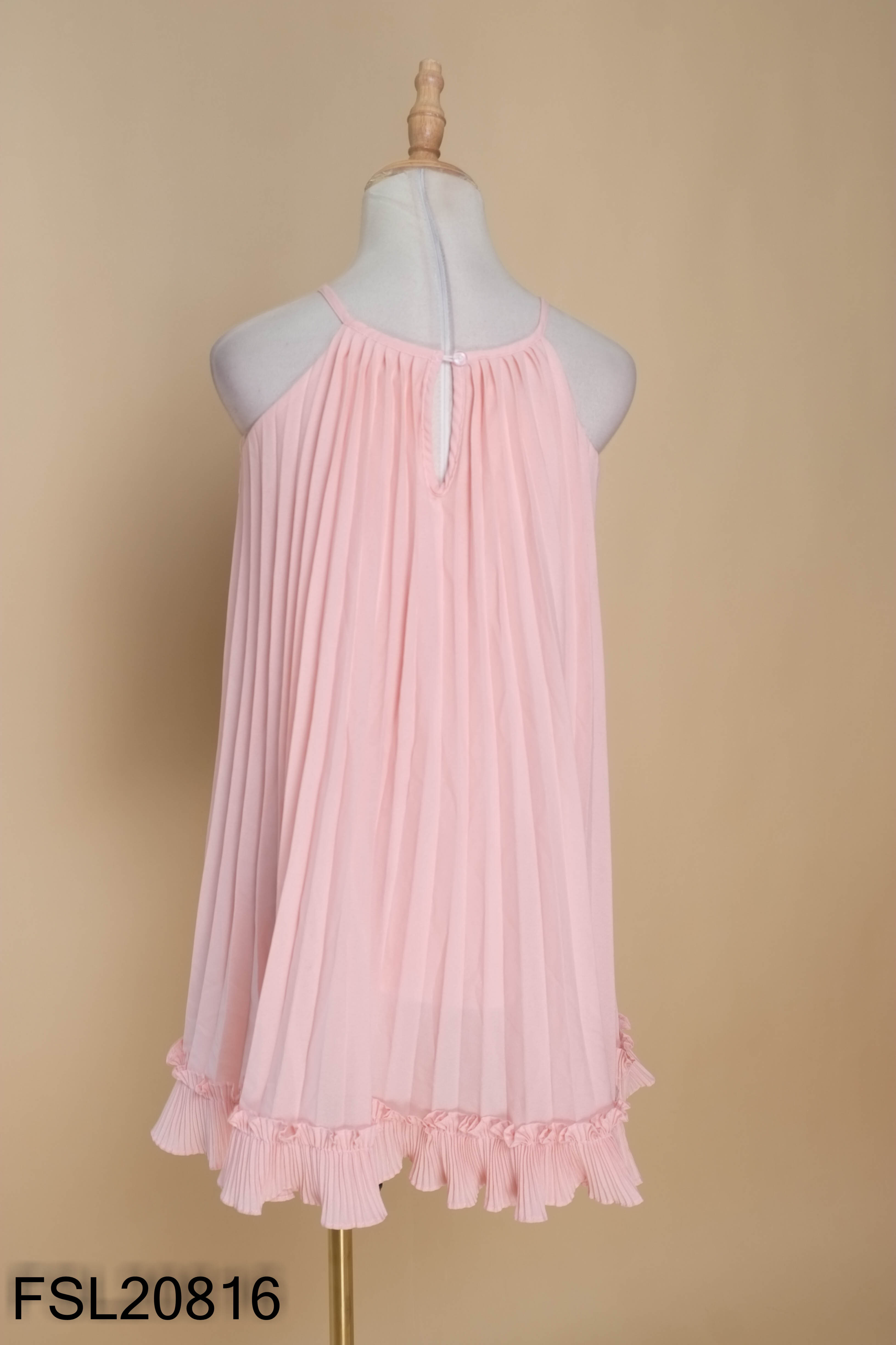 Váy babydoll hồng gấp ly cổ yếm