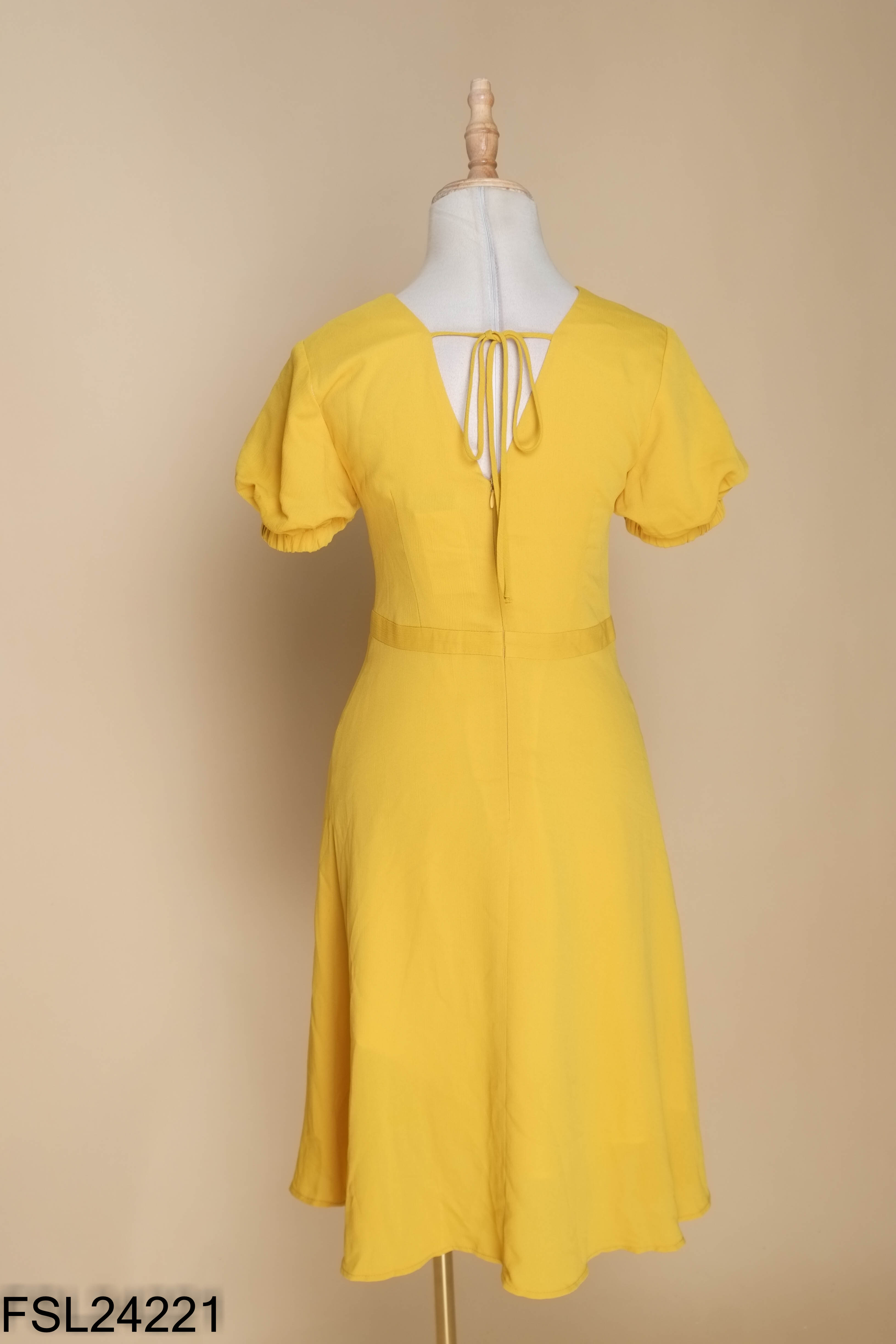 Váy vàng JM DRESS DESIGN xoắn eo