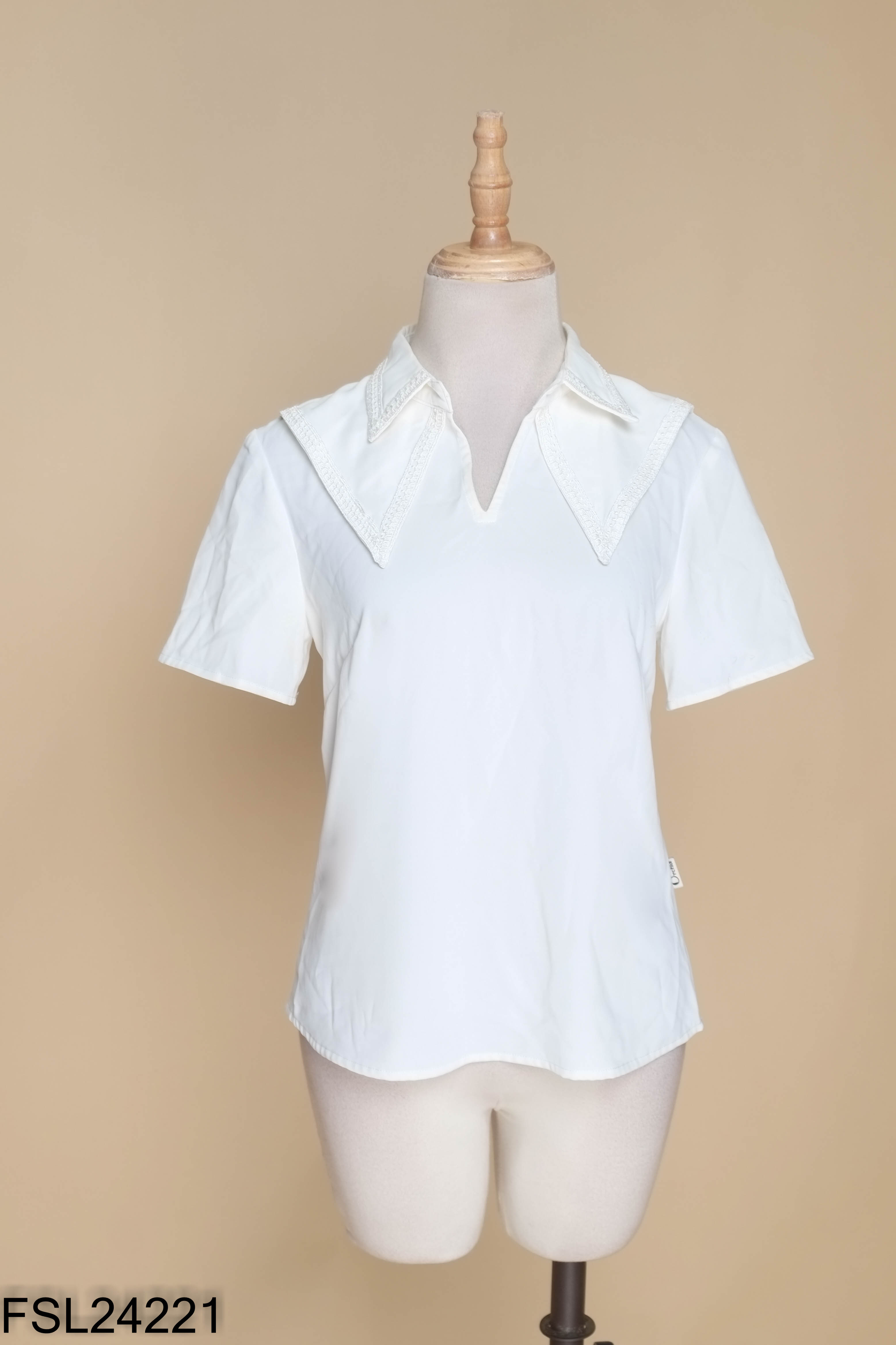 Áo polo trắng ORCHID ren viền