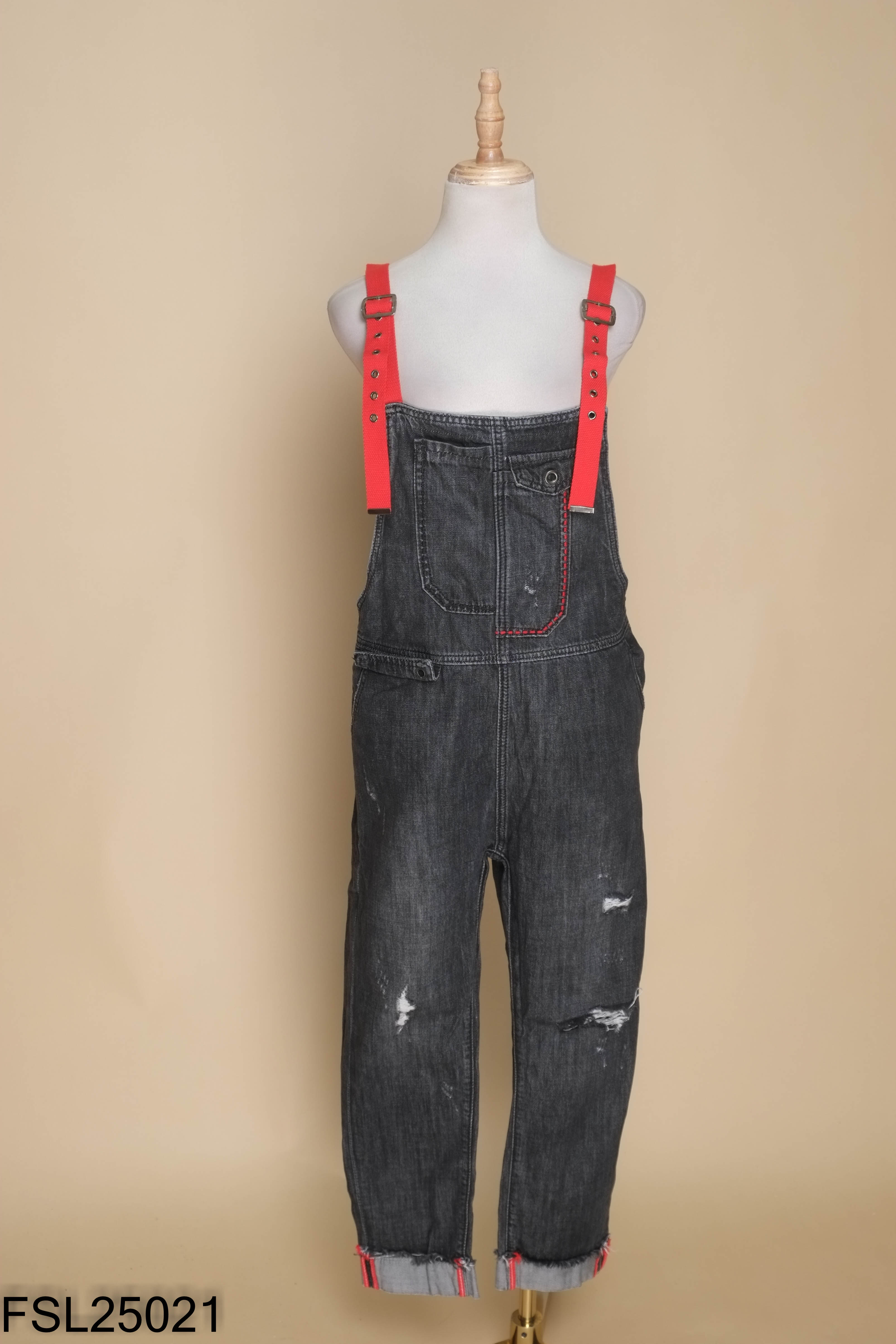 Jumpsuit jeans đen rạch