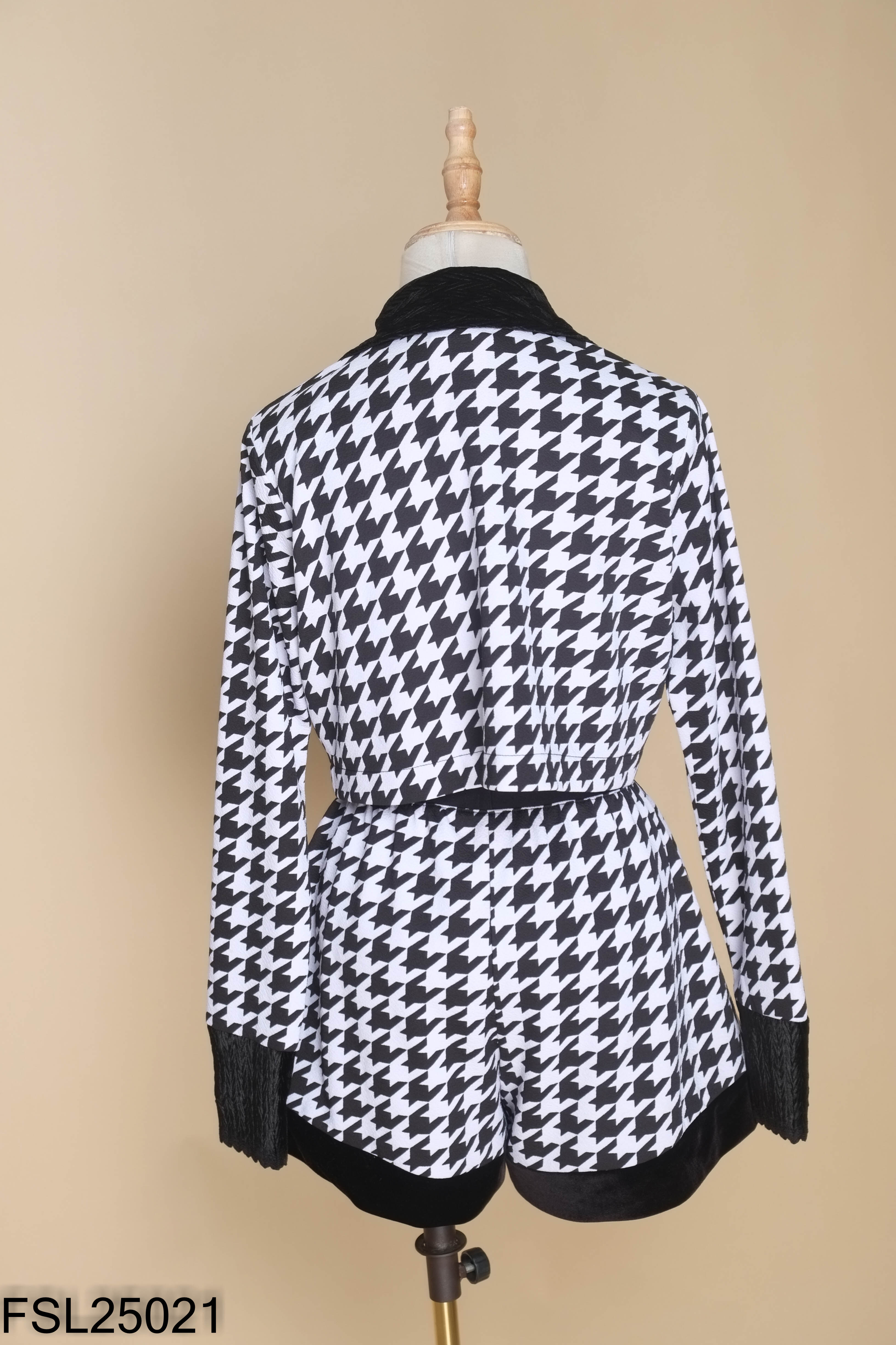 Set Áo blazer trắng đen ngắn + Quần short