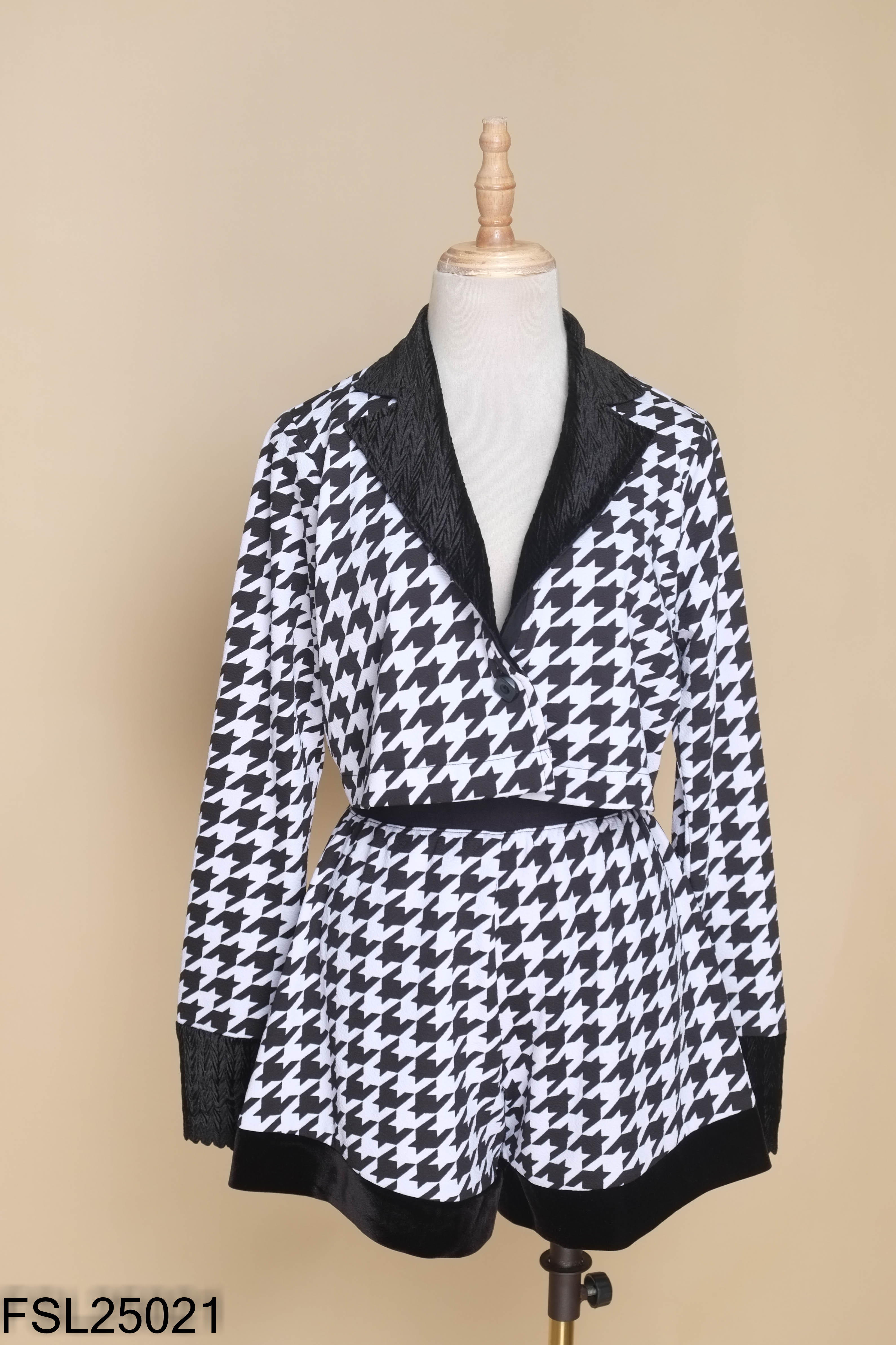 Set Áo blazer trắng đen ngắn + Quần short