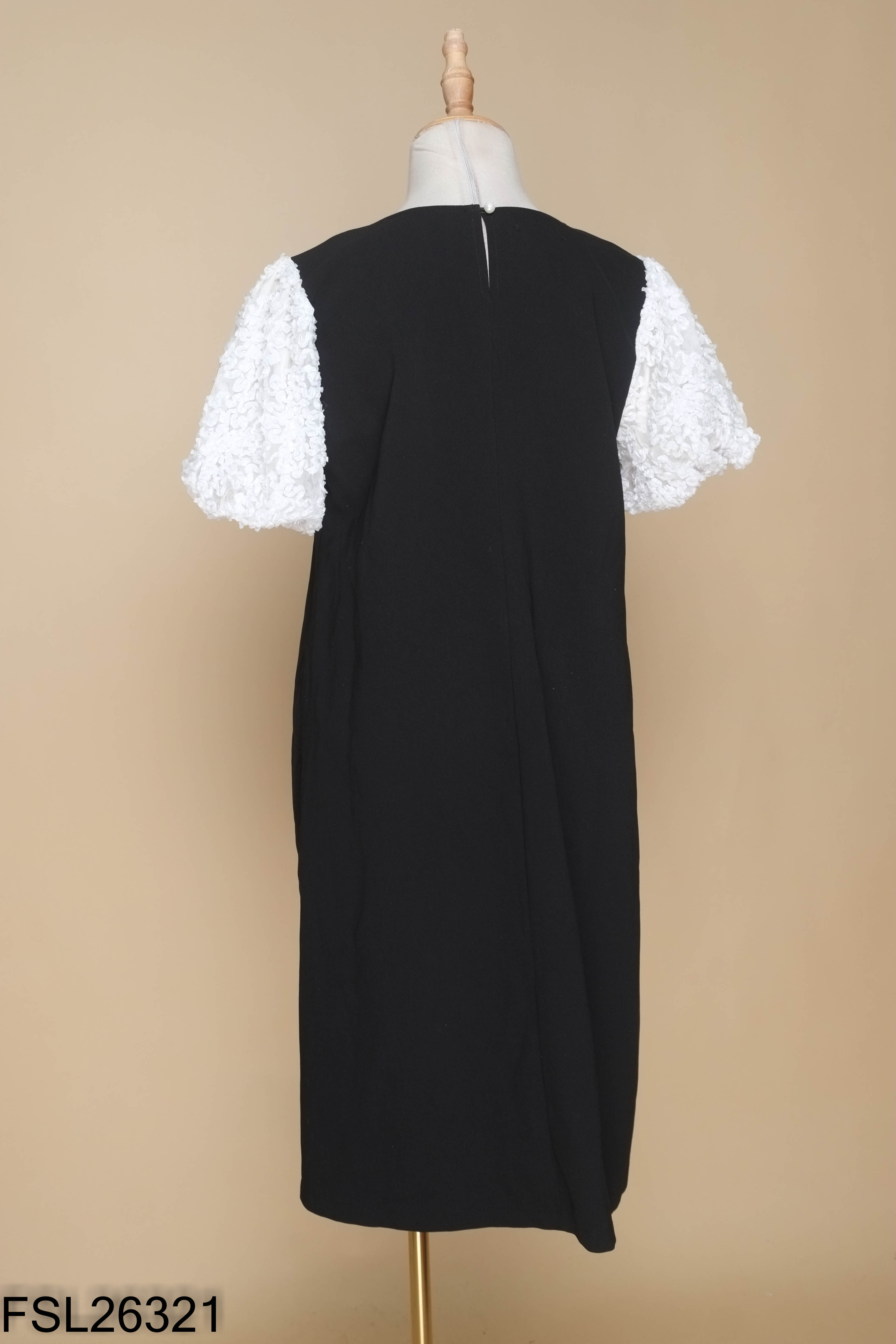 Váy LACHIC đen tay lưới trắng